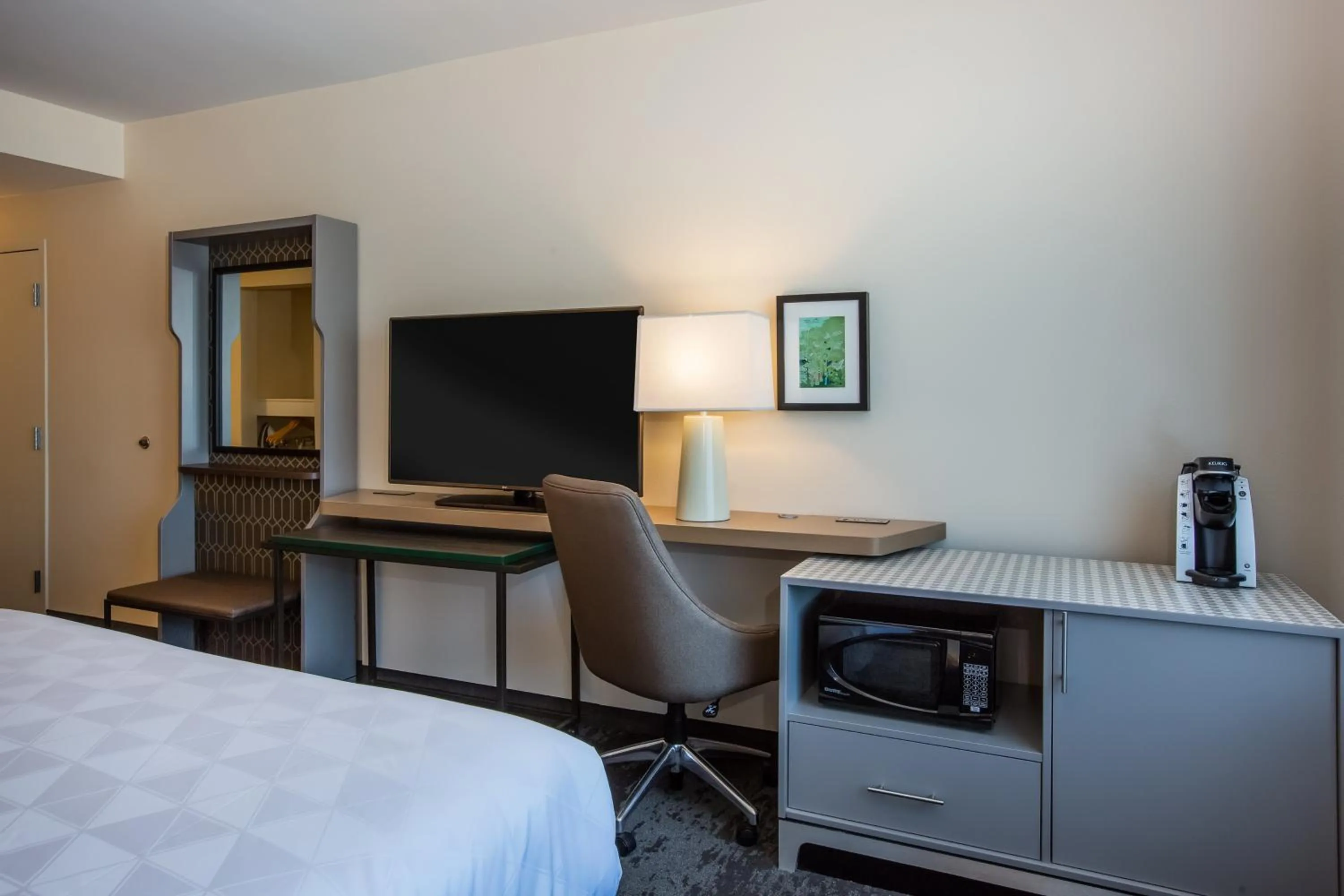 Photo of the whole room, Bed in Holiday Inn - Gulfport-Airport by IHG