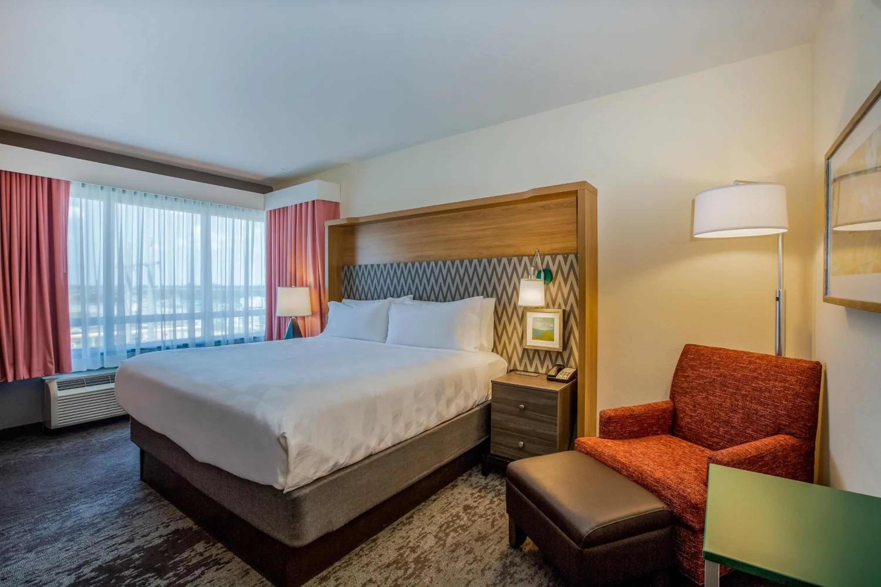 Photo of the whole room, Bed in Holiday Inn - Gulfport-Airport by IHG