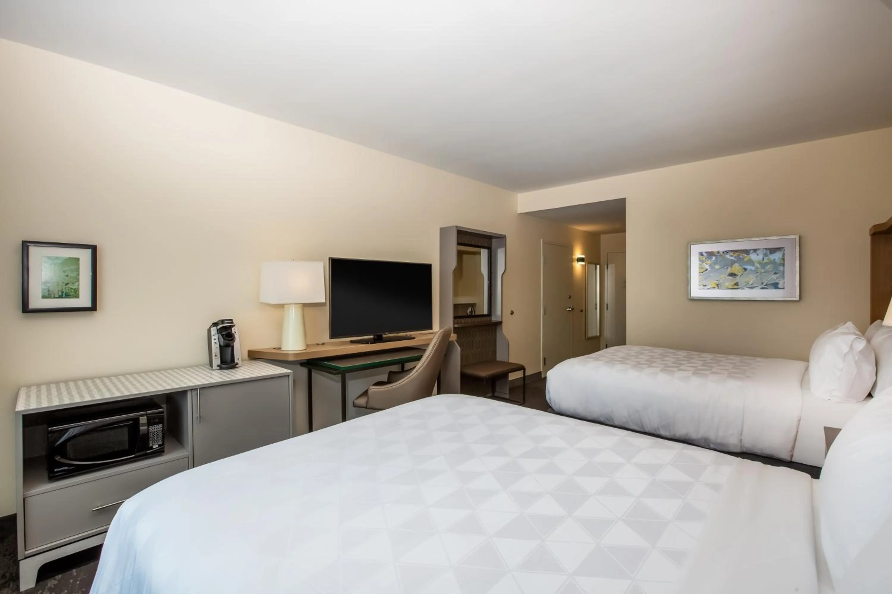 Photo of the whole room, Bed in Holiday Inn - Gulfport-Airport by IHG