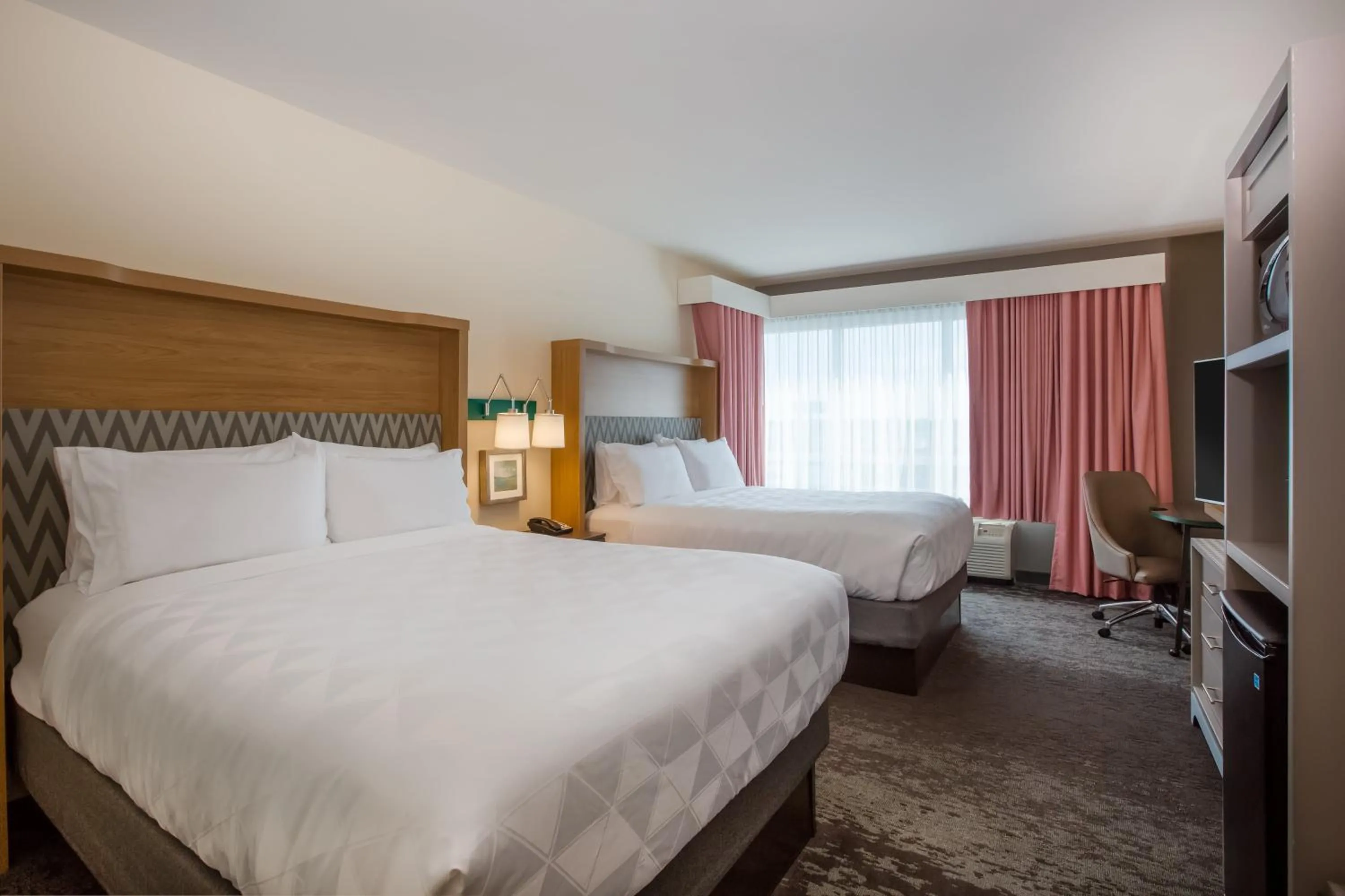 Photo of the whole room, Bed in Holiday Inn - Gulfport-Airport by IHG