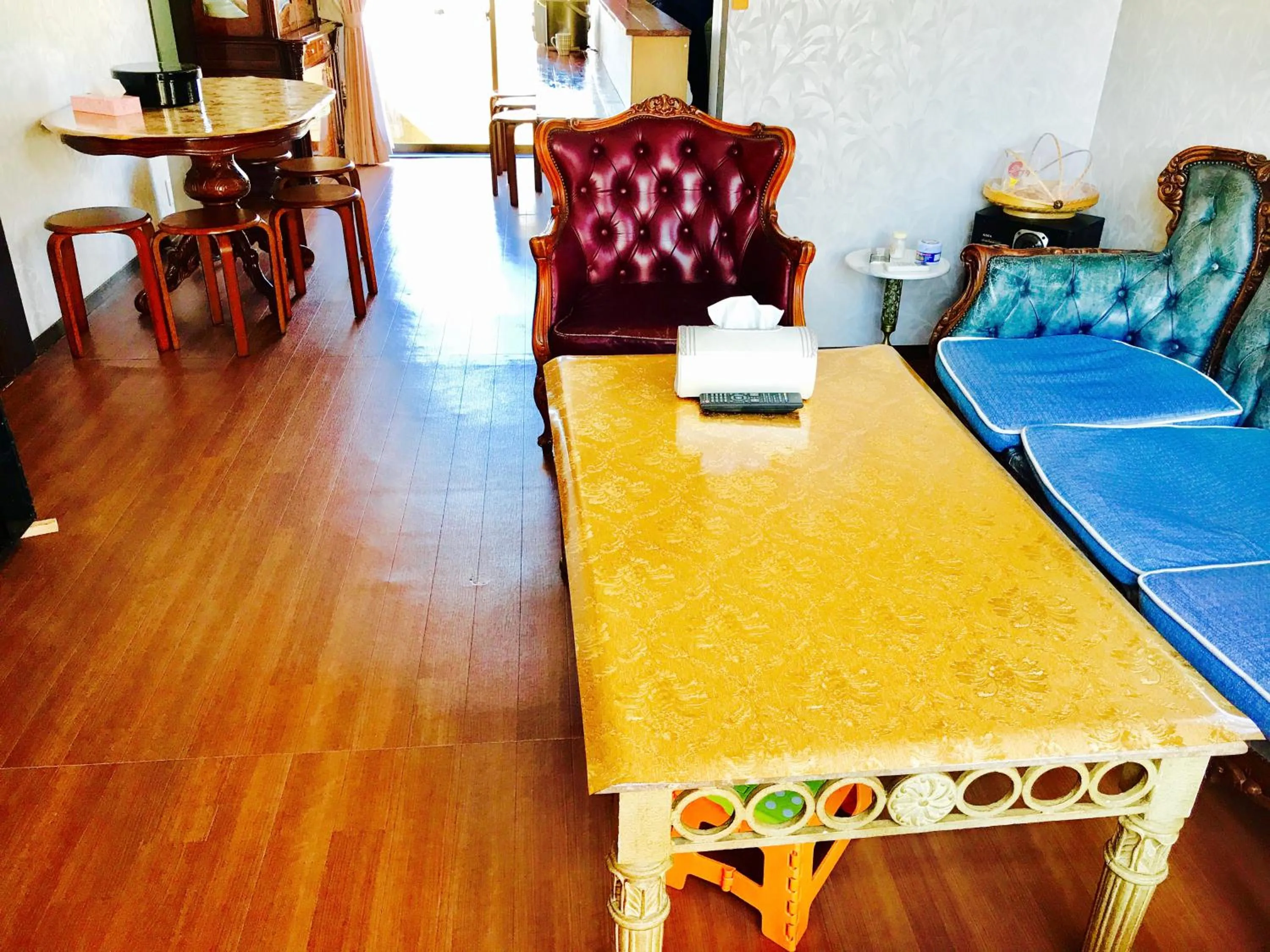 Communal lounge/ TV room in Minshuku Kaikeibo