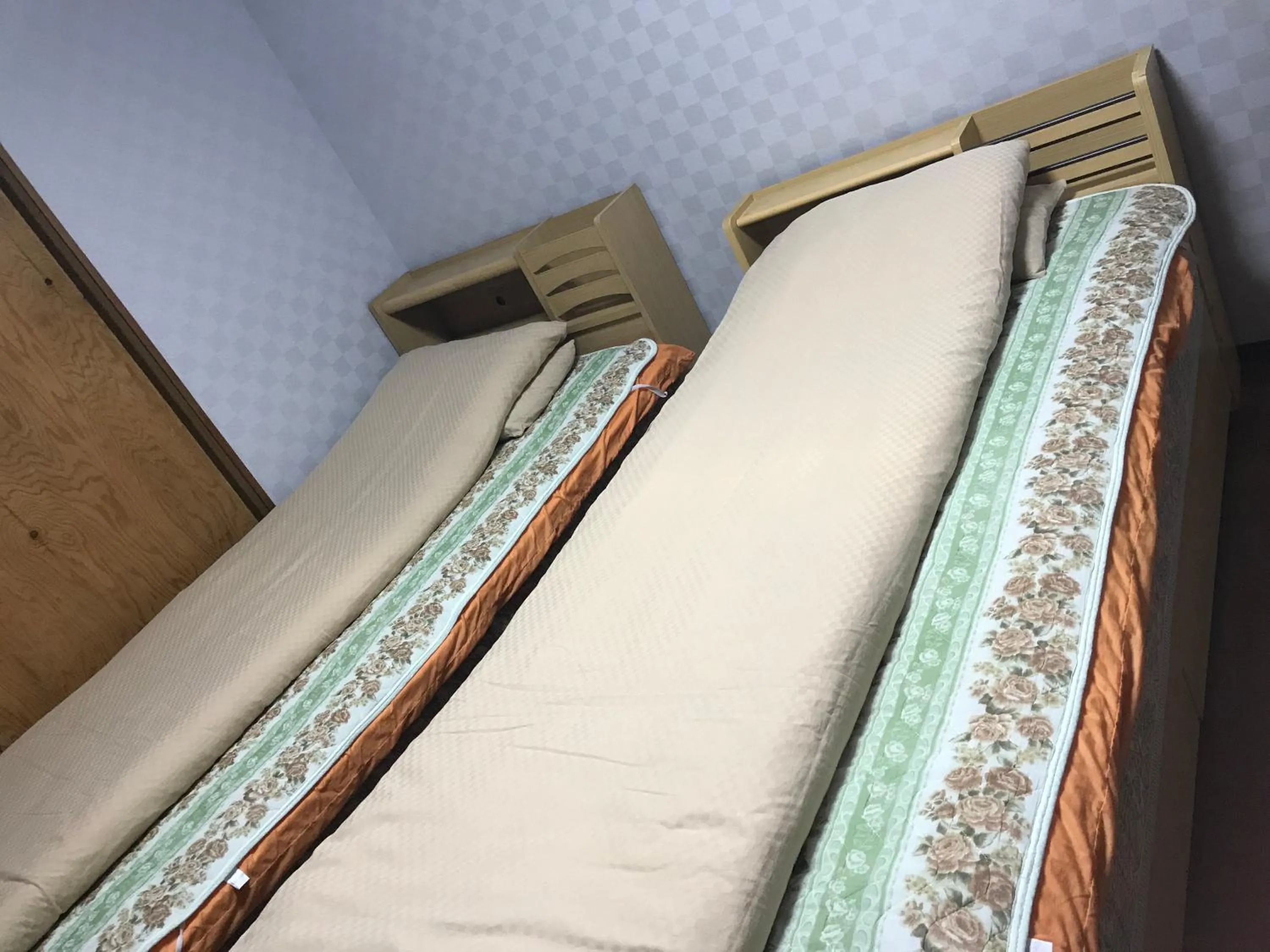 Bed in Minshuku Kaikeibo