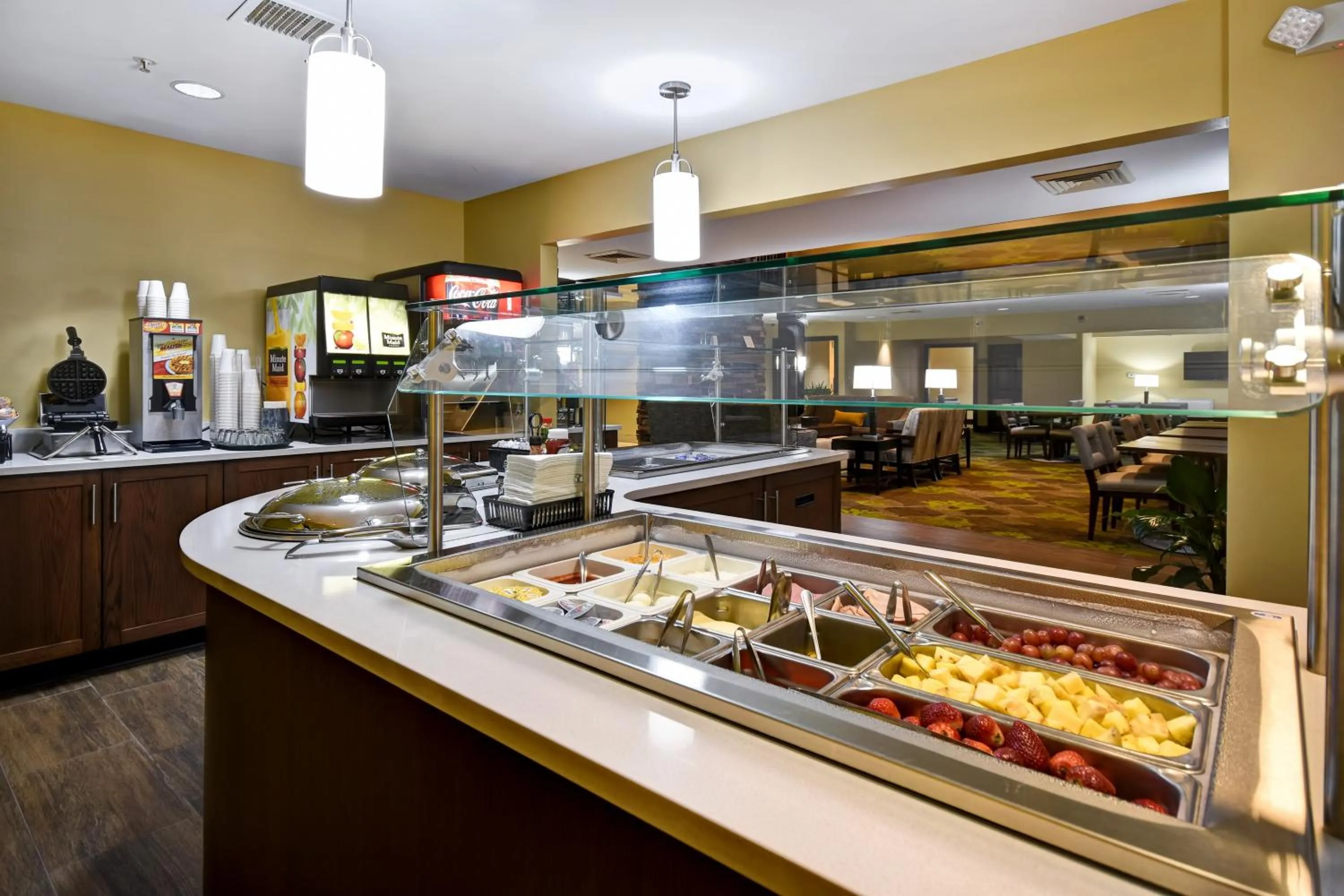 Breakfast in Staybridge Suites Grand Rapids-Kentwood by IHG