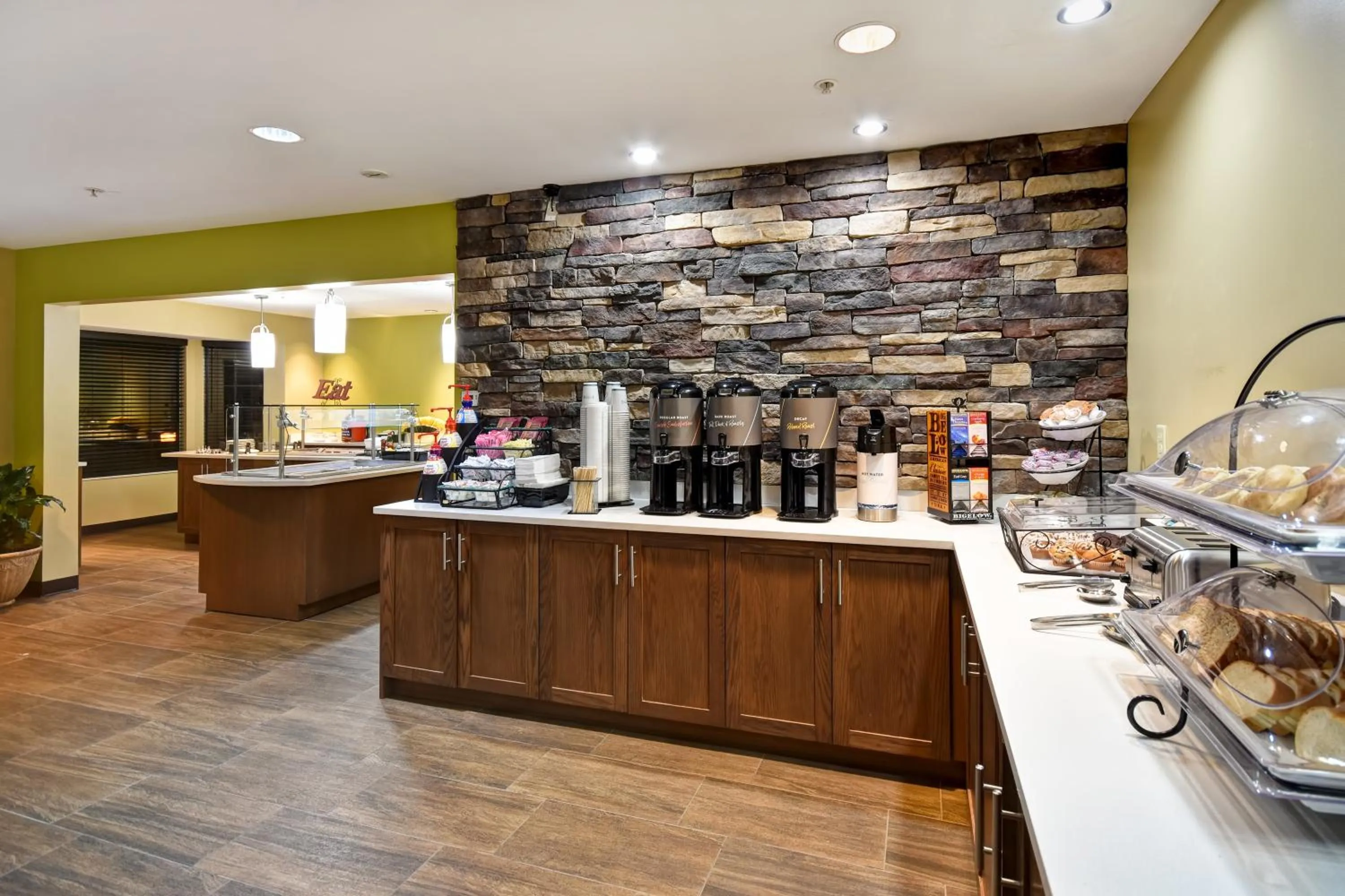 Breakfast in Staybridge Suites Grand Rapids-Kentwood by IHG