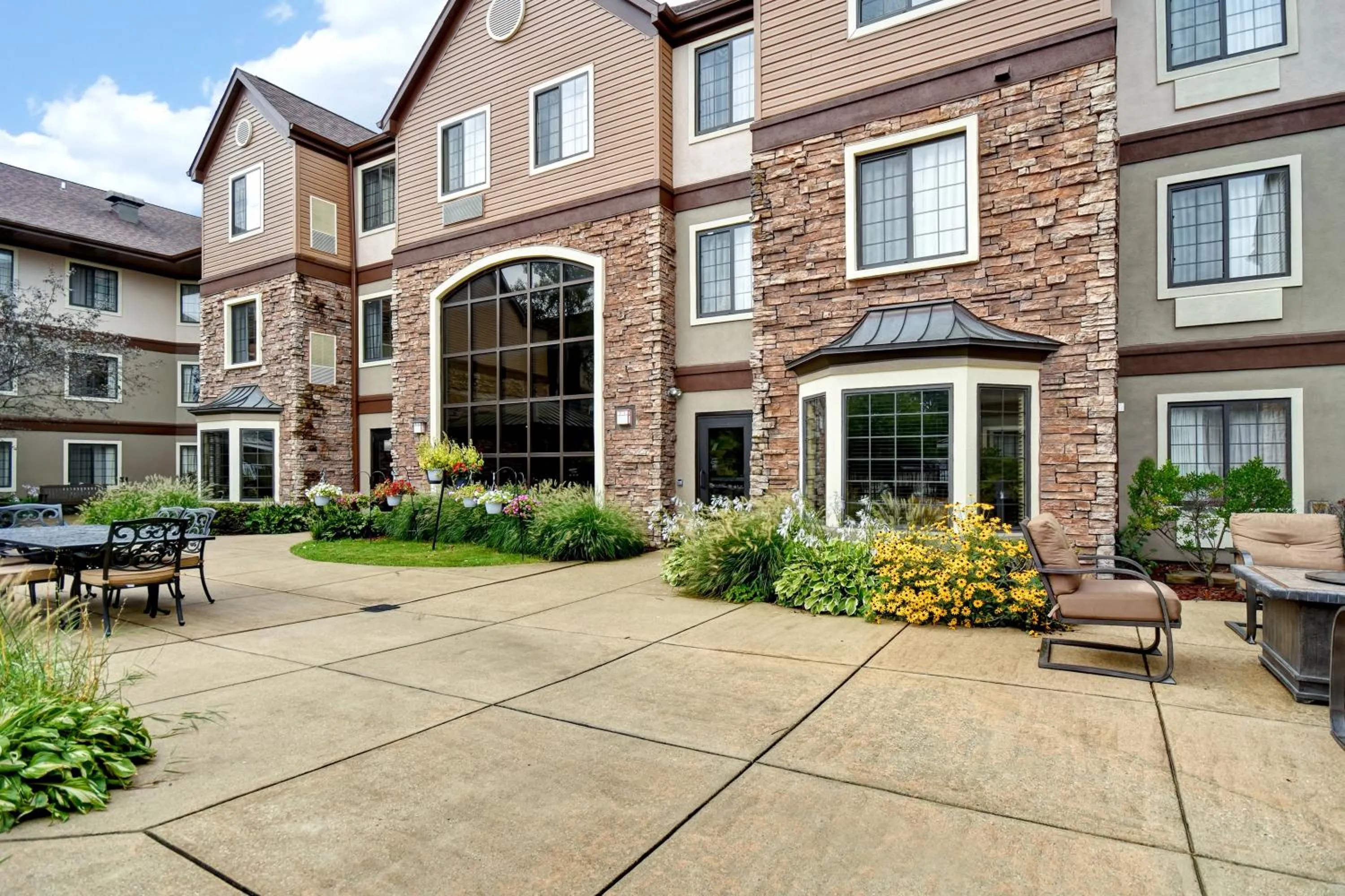 Property building in Staybridge Suites Grand Rapids-Kentwood by IHG