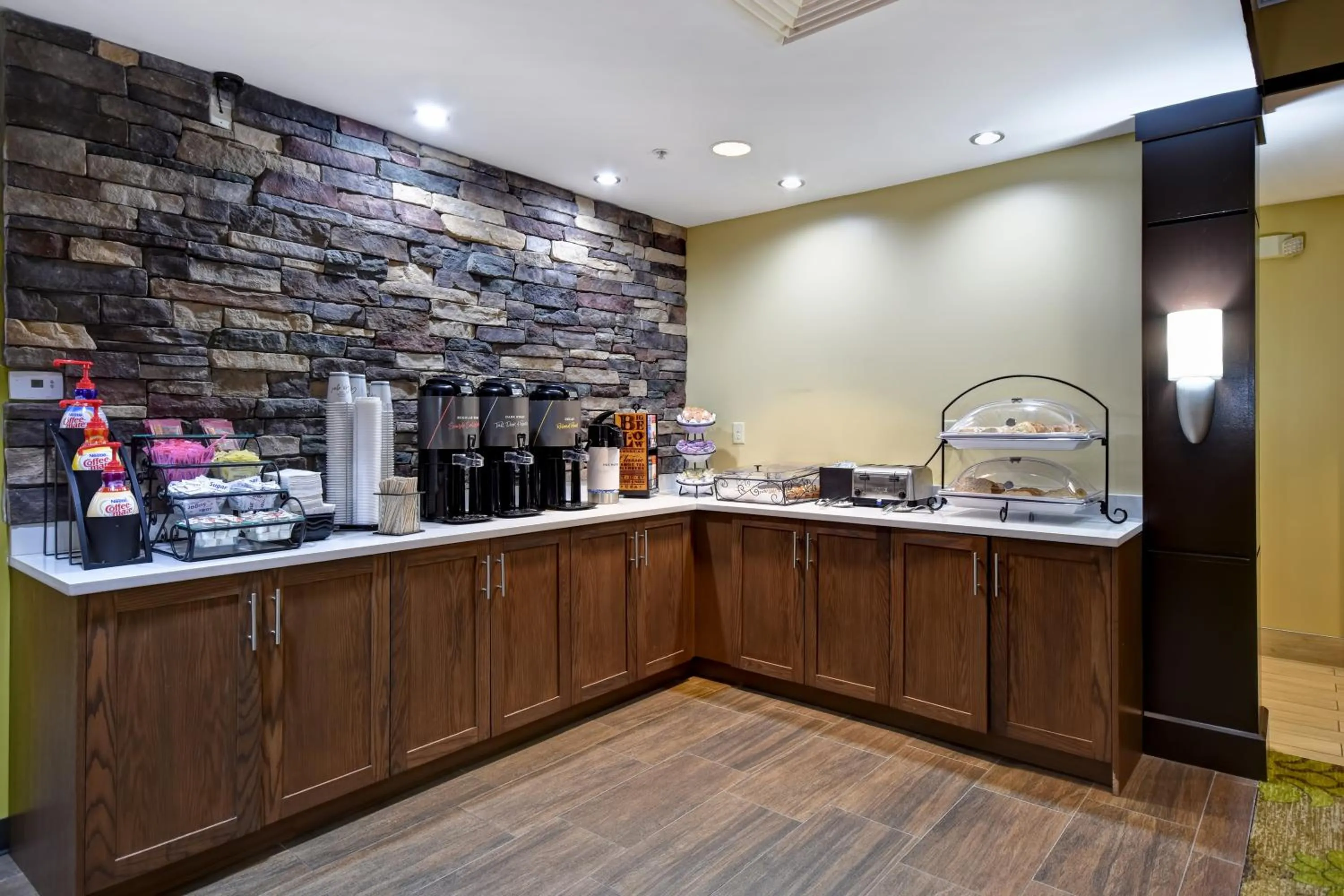 Breakfast in Staybridge Suites Grand Rapids-Kentwood by IHG