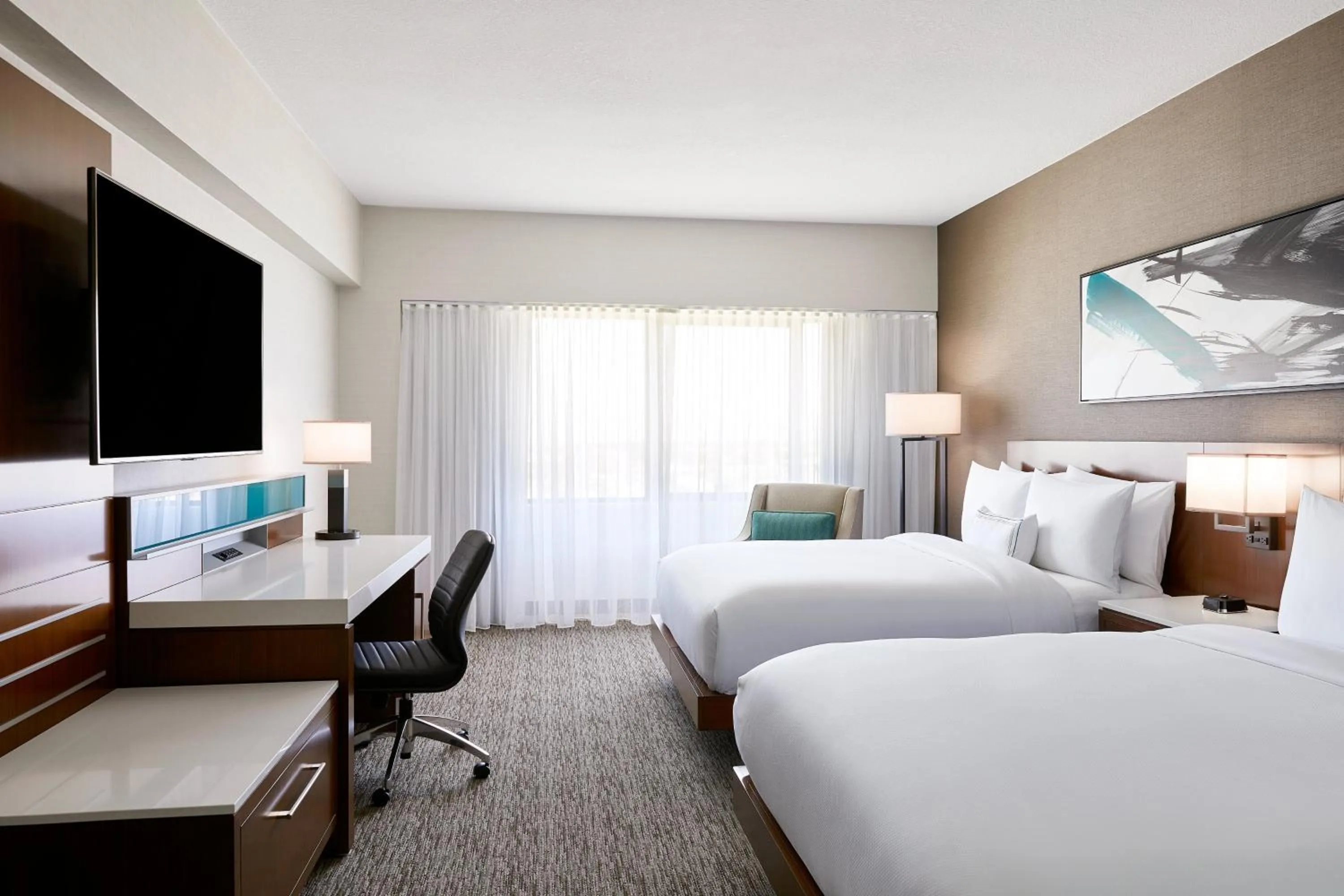 Photo of the whole room, Bed in Delta Hotels by Marriott Phoenix Mesa
