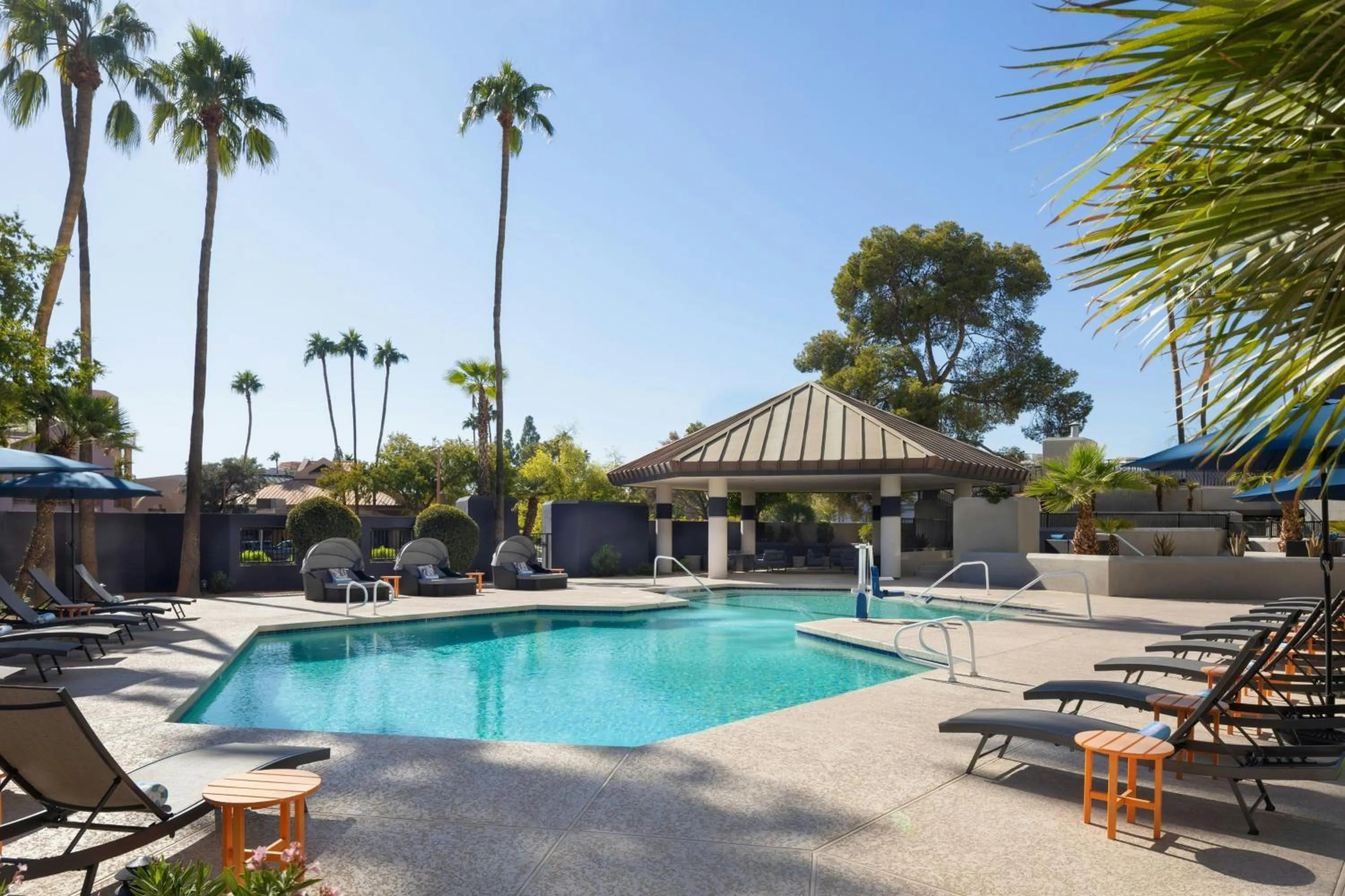 Swimming pool in Delta Hotels by Marriott Phoenix Mesa