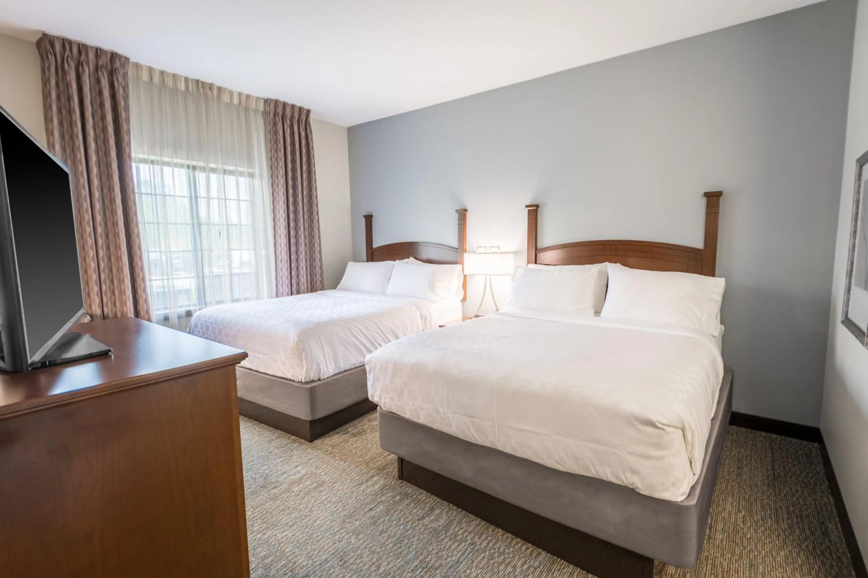 Photo of the whole room, Bed in Staybridge Suites - Kansas City-Independence by IHG