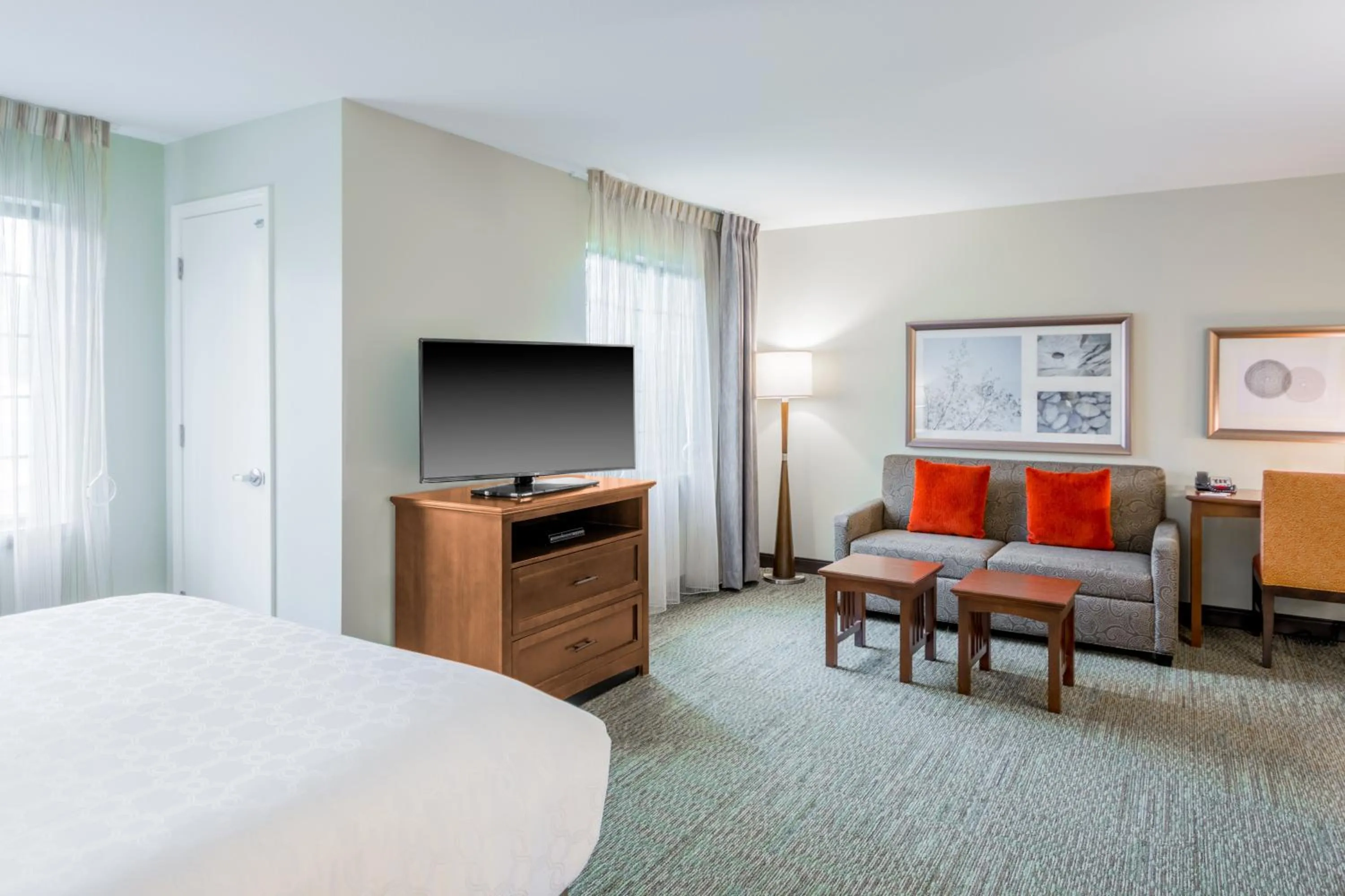 Photo of the whole room, Bed in Staybridge Suites - Kansas City-Independence by IHG