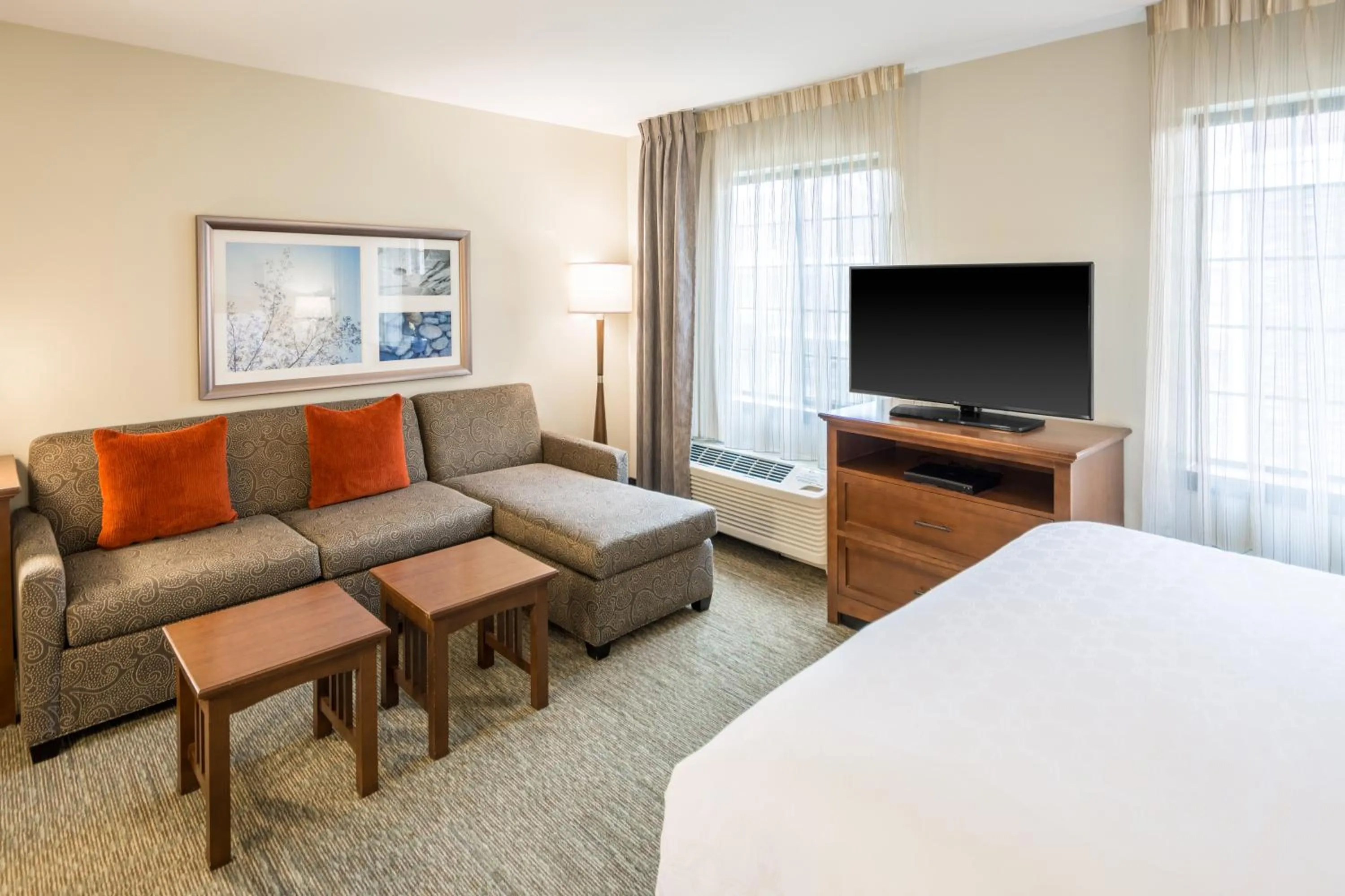 Photo of the whole room, Bed in Staybridge Suites - Kansas City-Independence by IHG