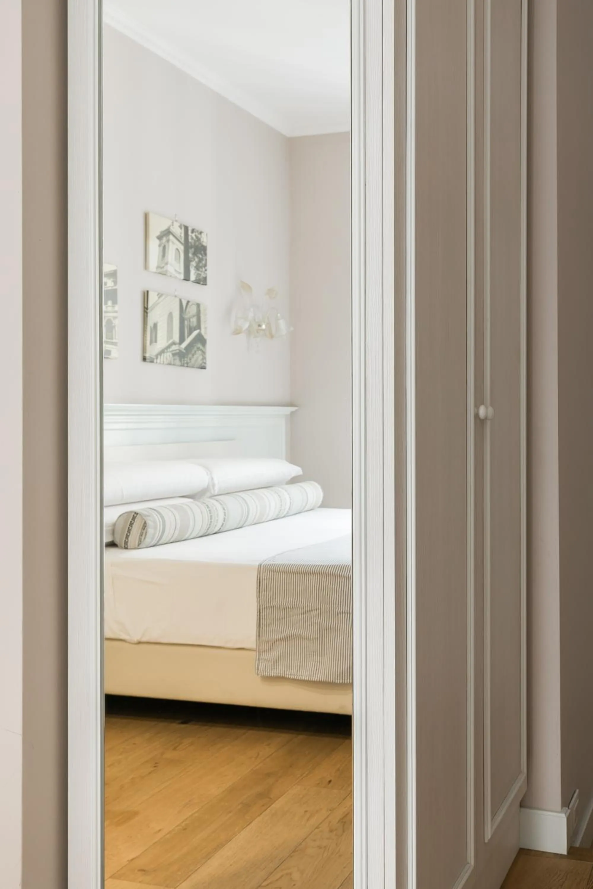 Bed in Queen Meg Roma