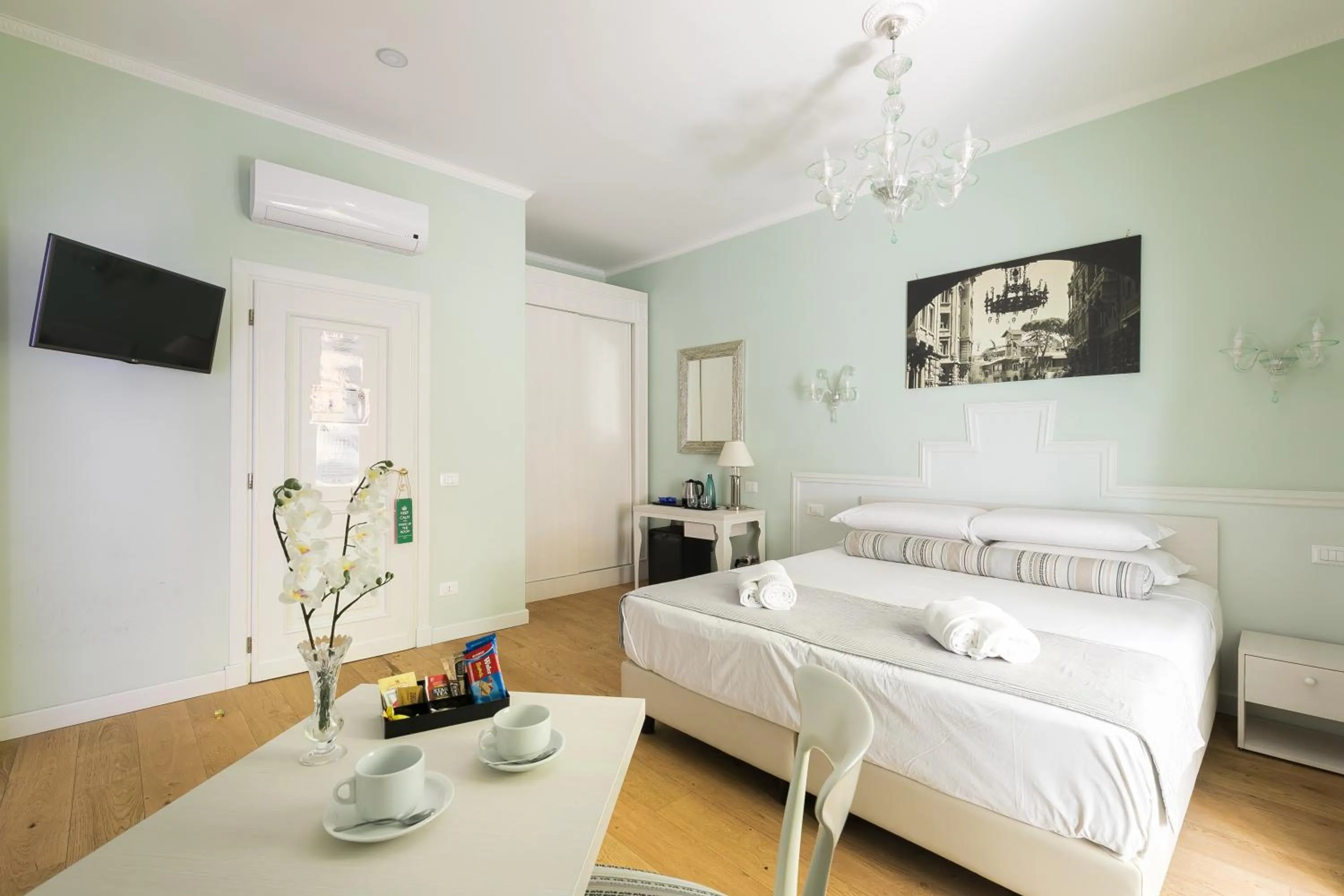 Bed in Queen Meg Roma