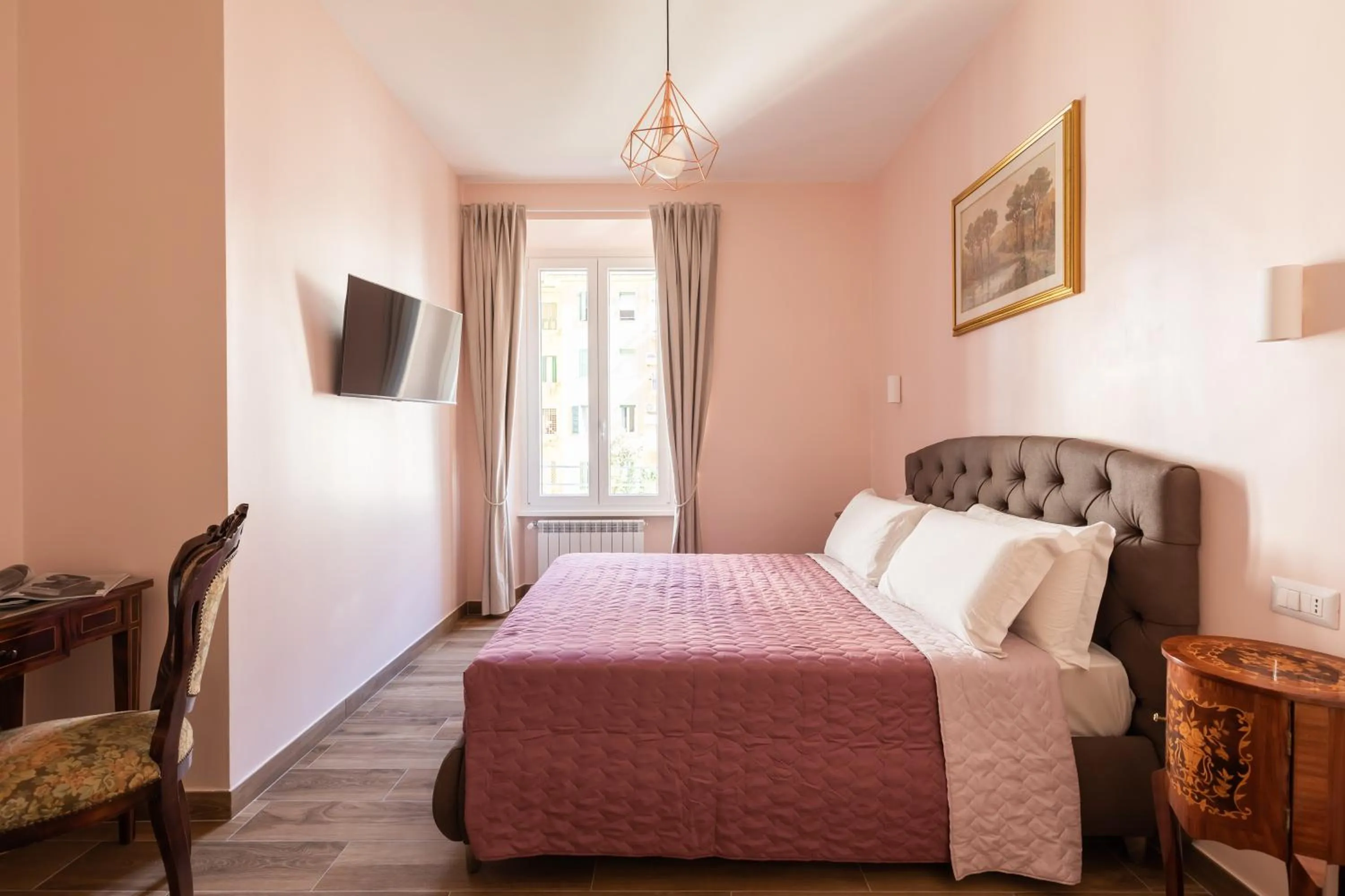 Bed in Queen Meg Roma