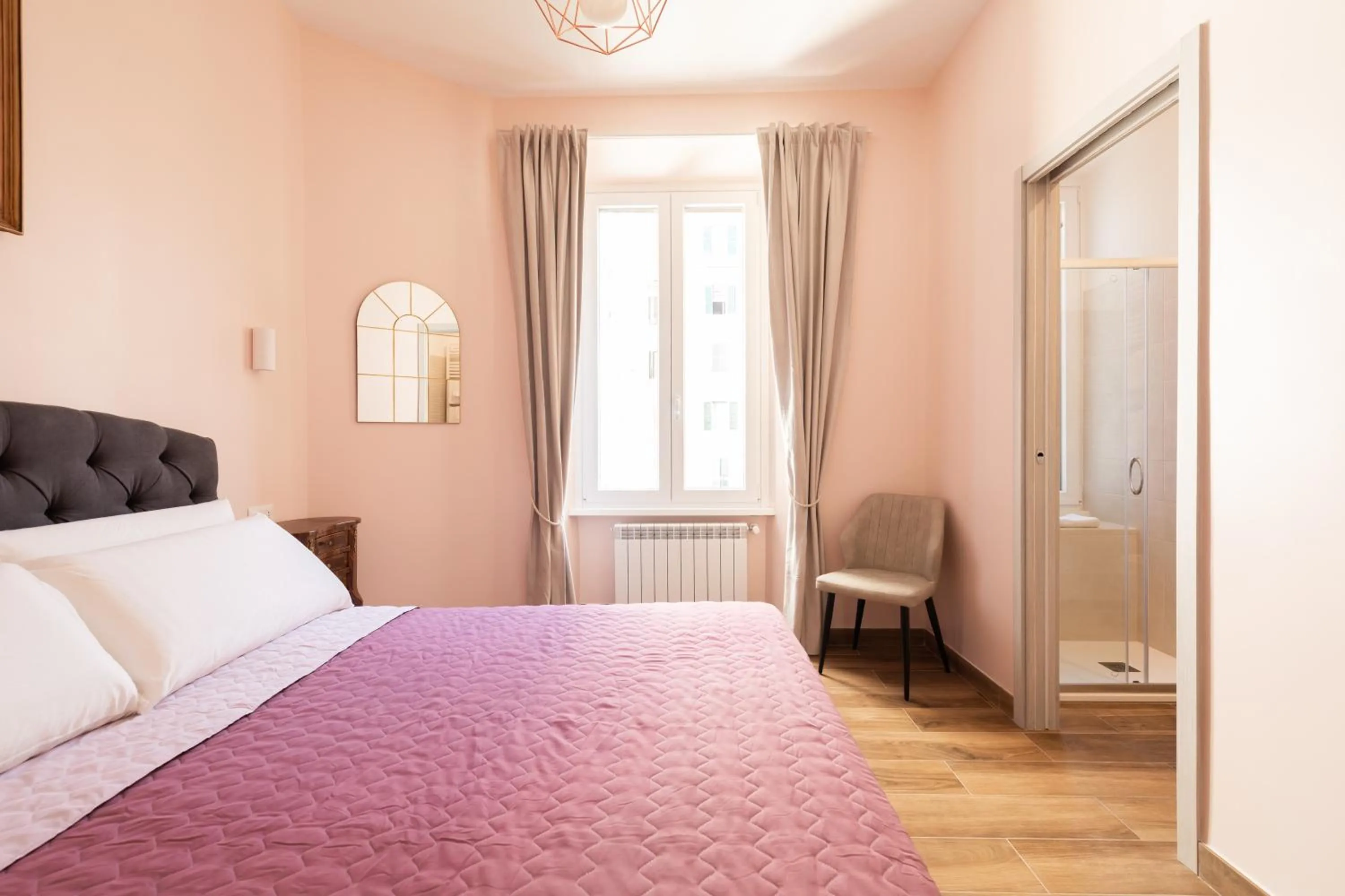 Bed in Queen Meg Roma