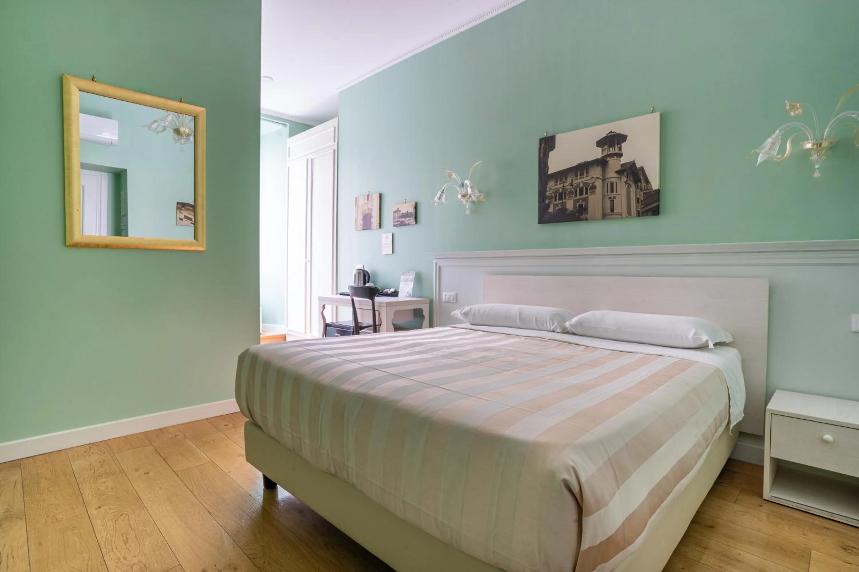 Bed in Queen Meg Roma