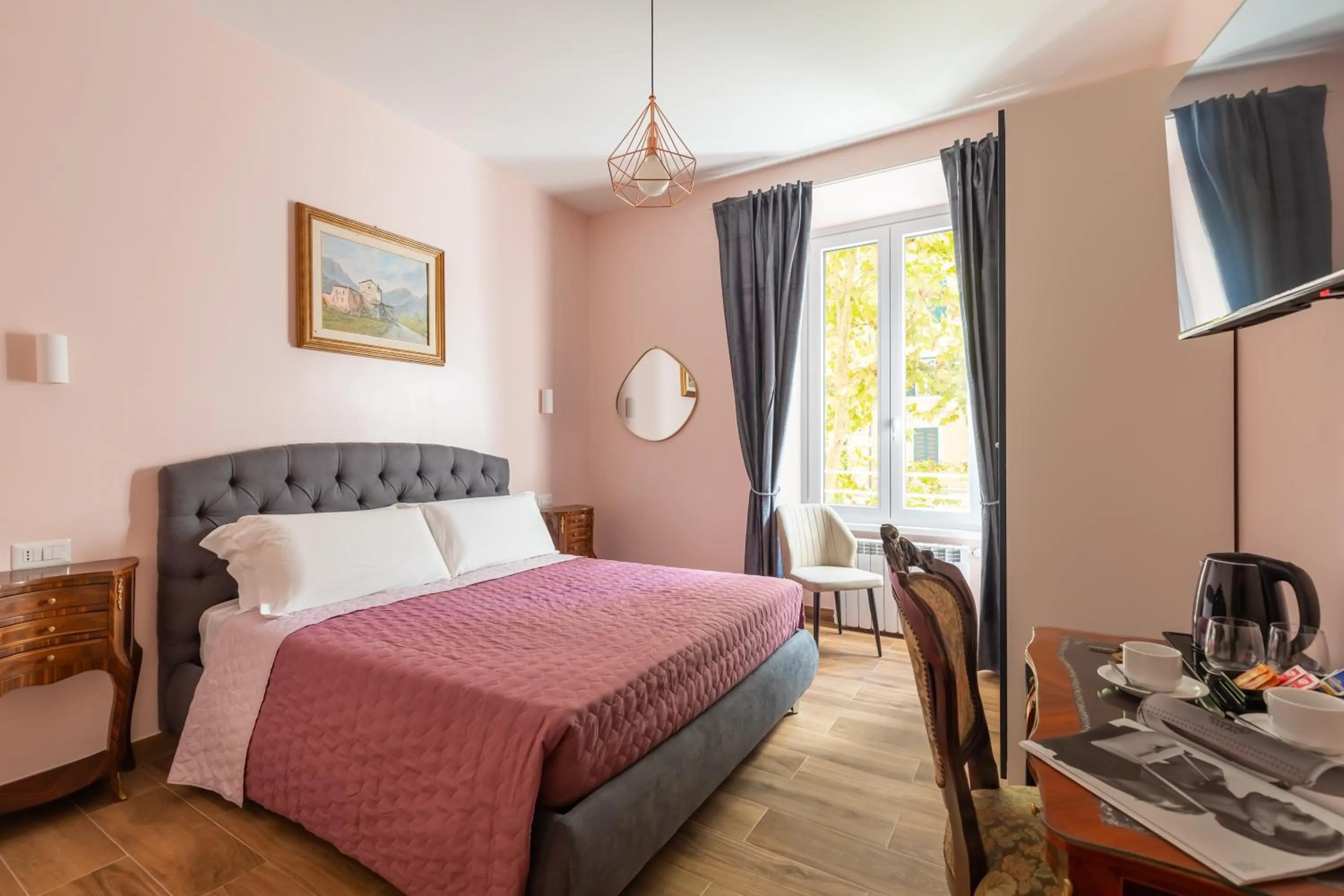 Bed in Queen Meg Roma