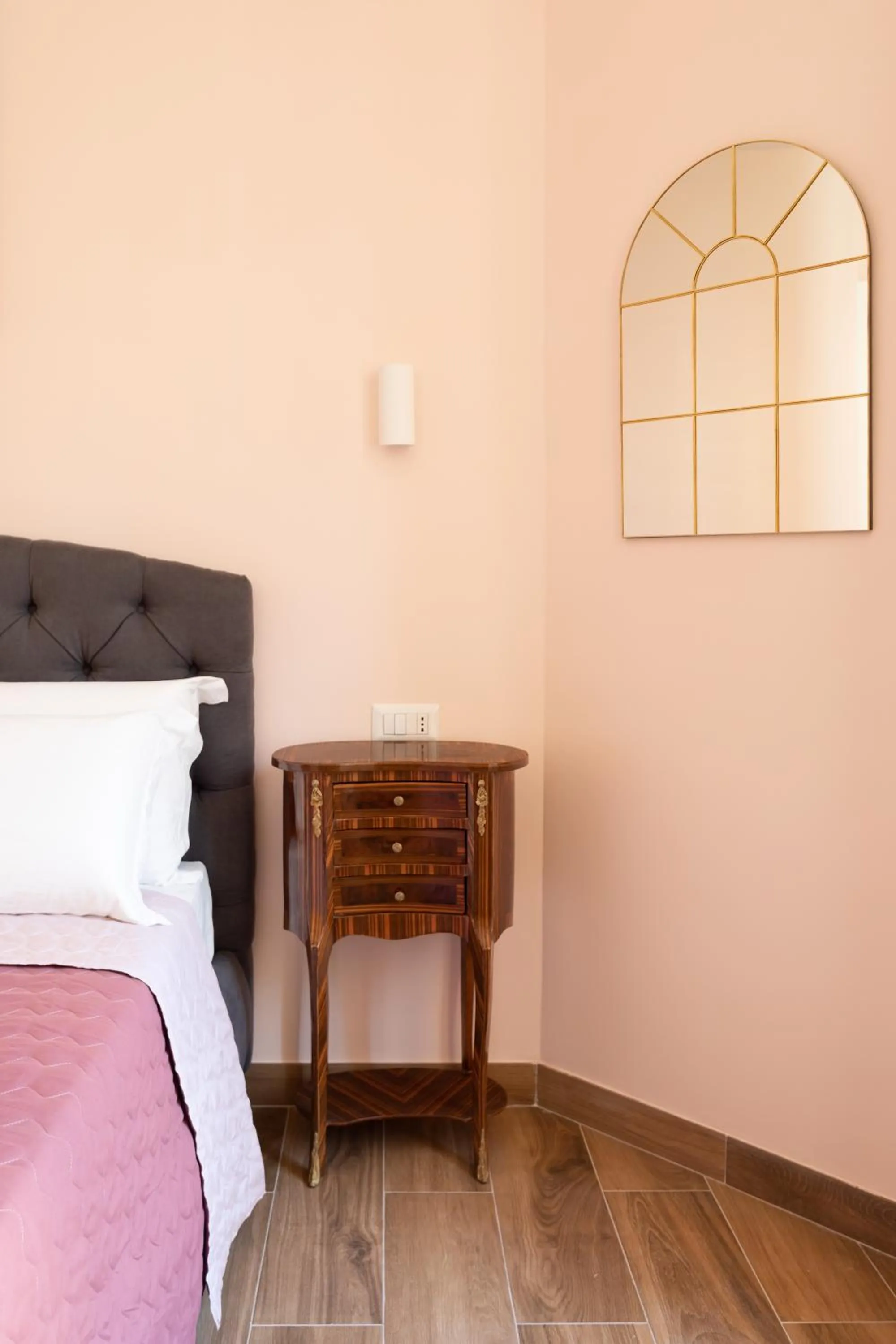 Bed in Queen Meg Roma