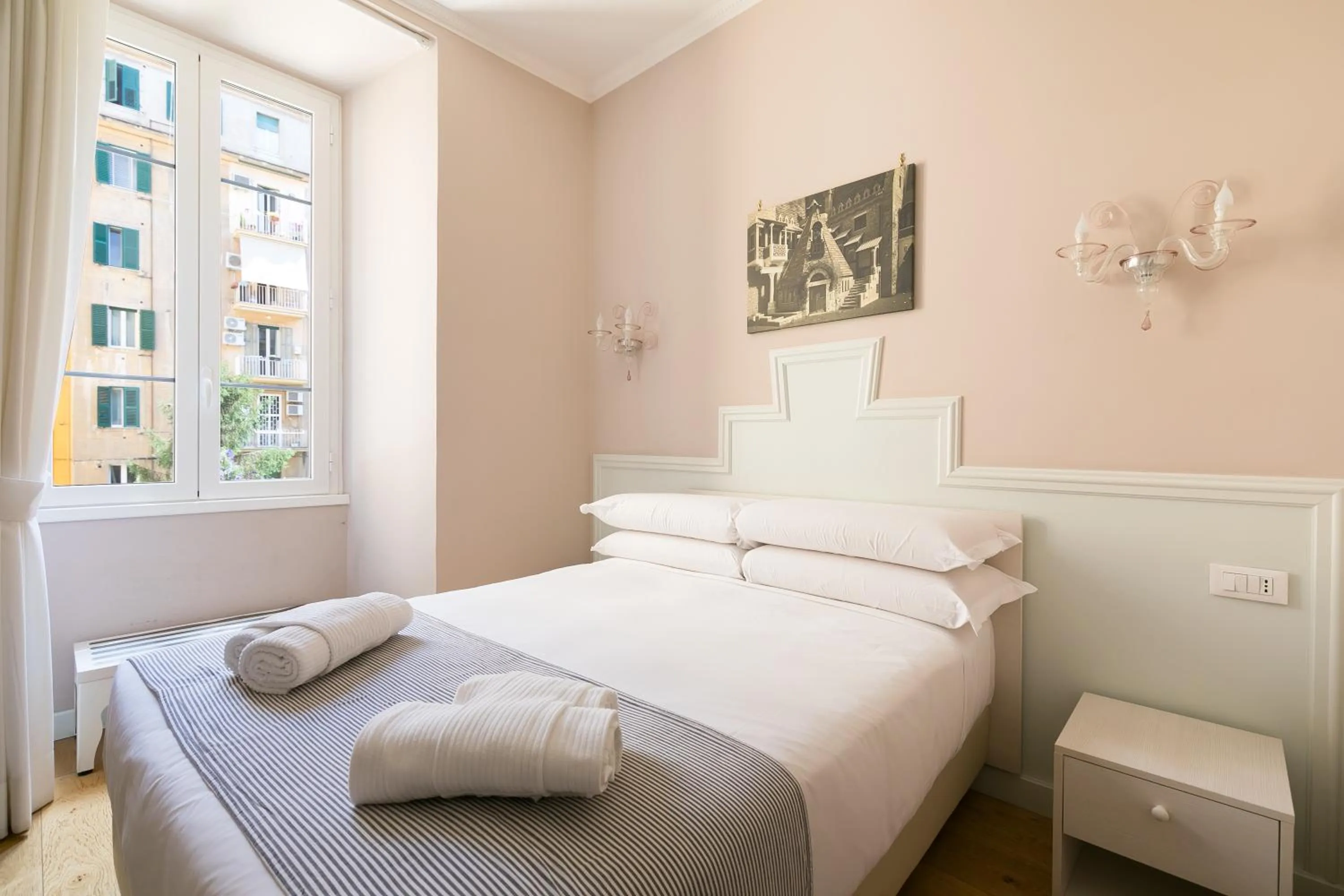 Bed in Queen Meg Roma