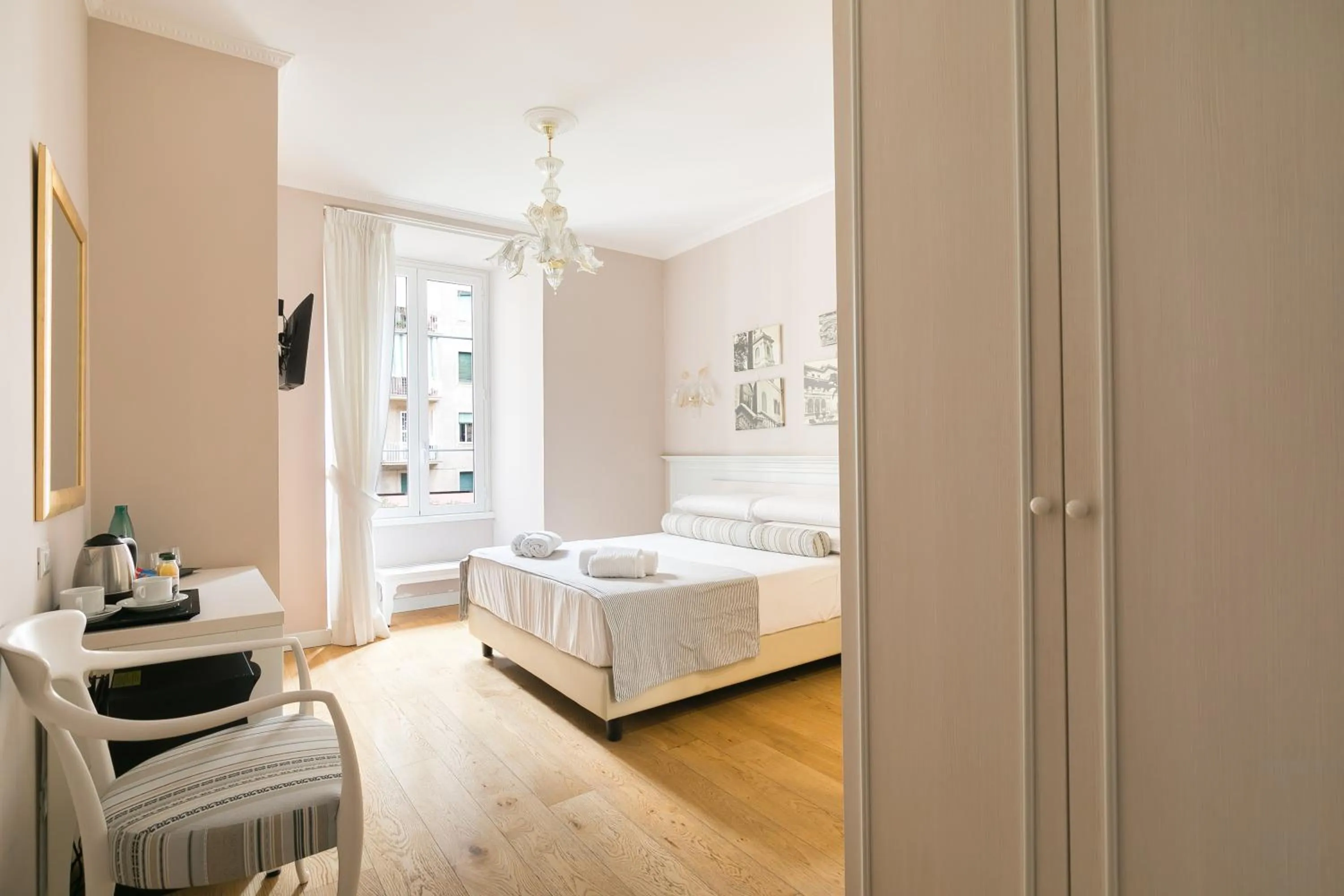 Bed in Queen Meg Roma