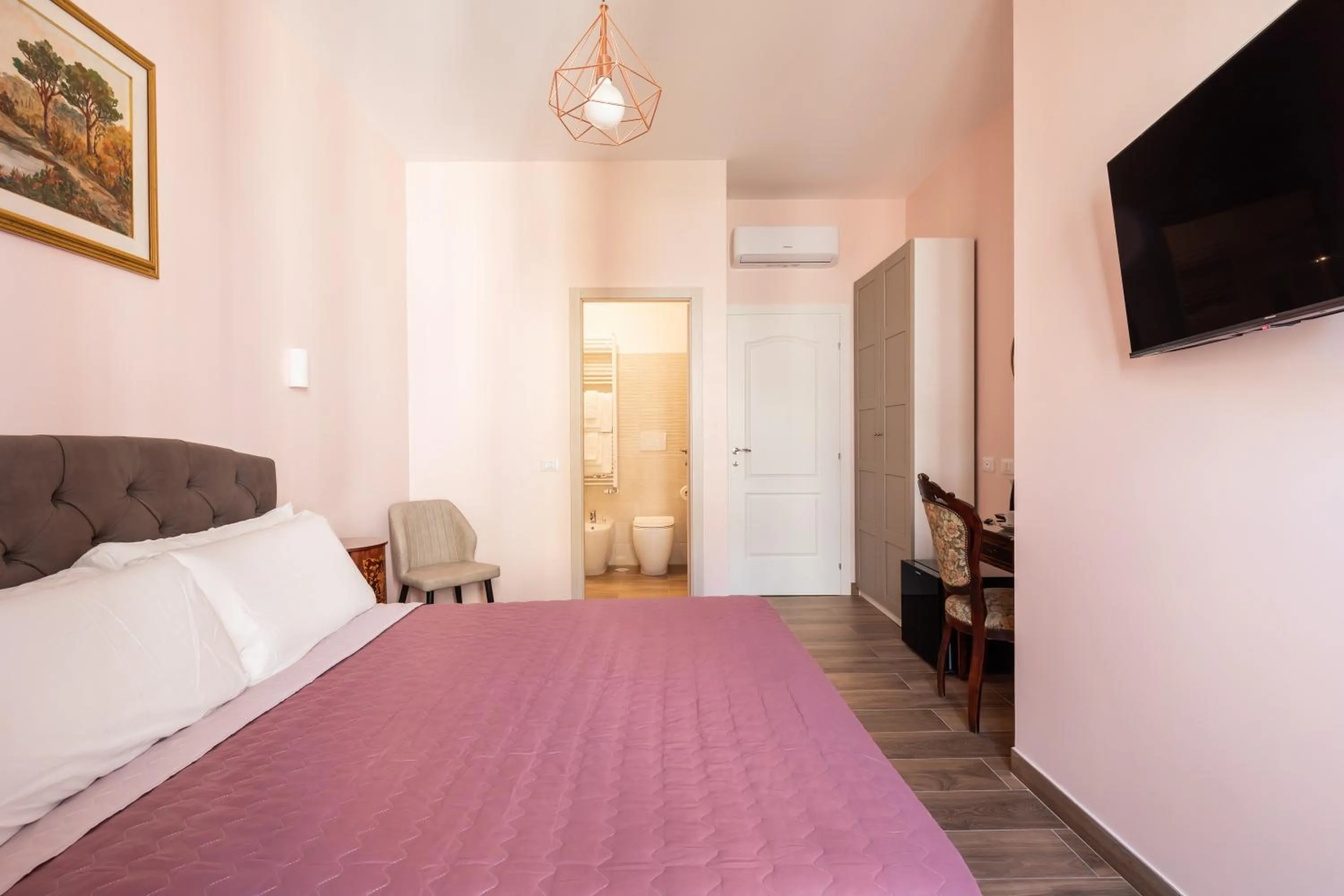 Bed in Queen Meg Roma