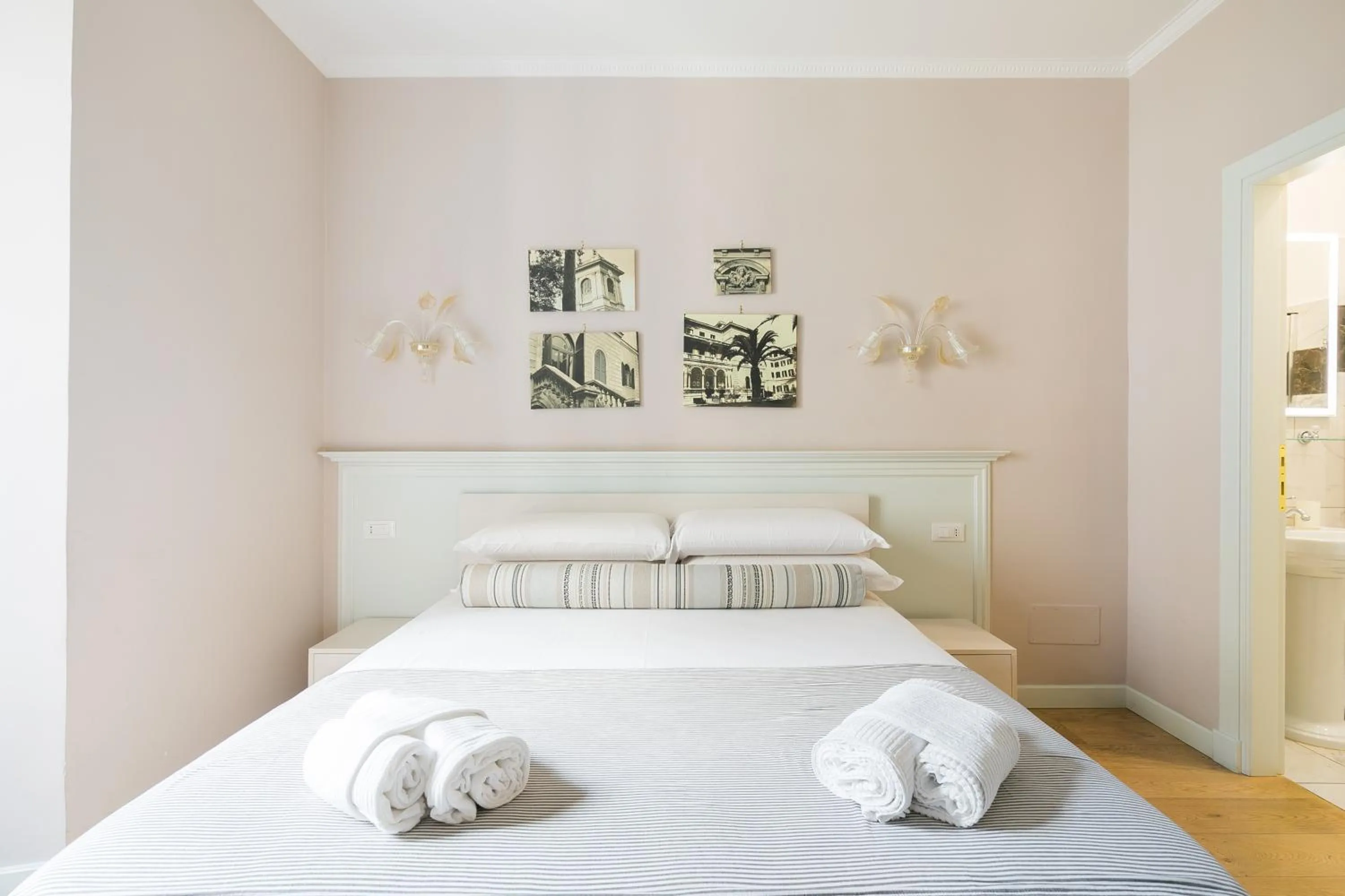 Bed in Queen Meg Roma