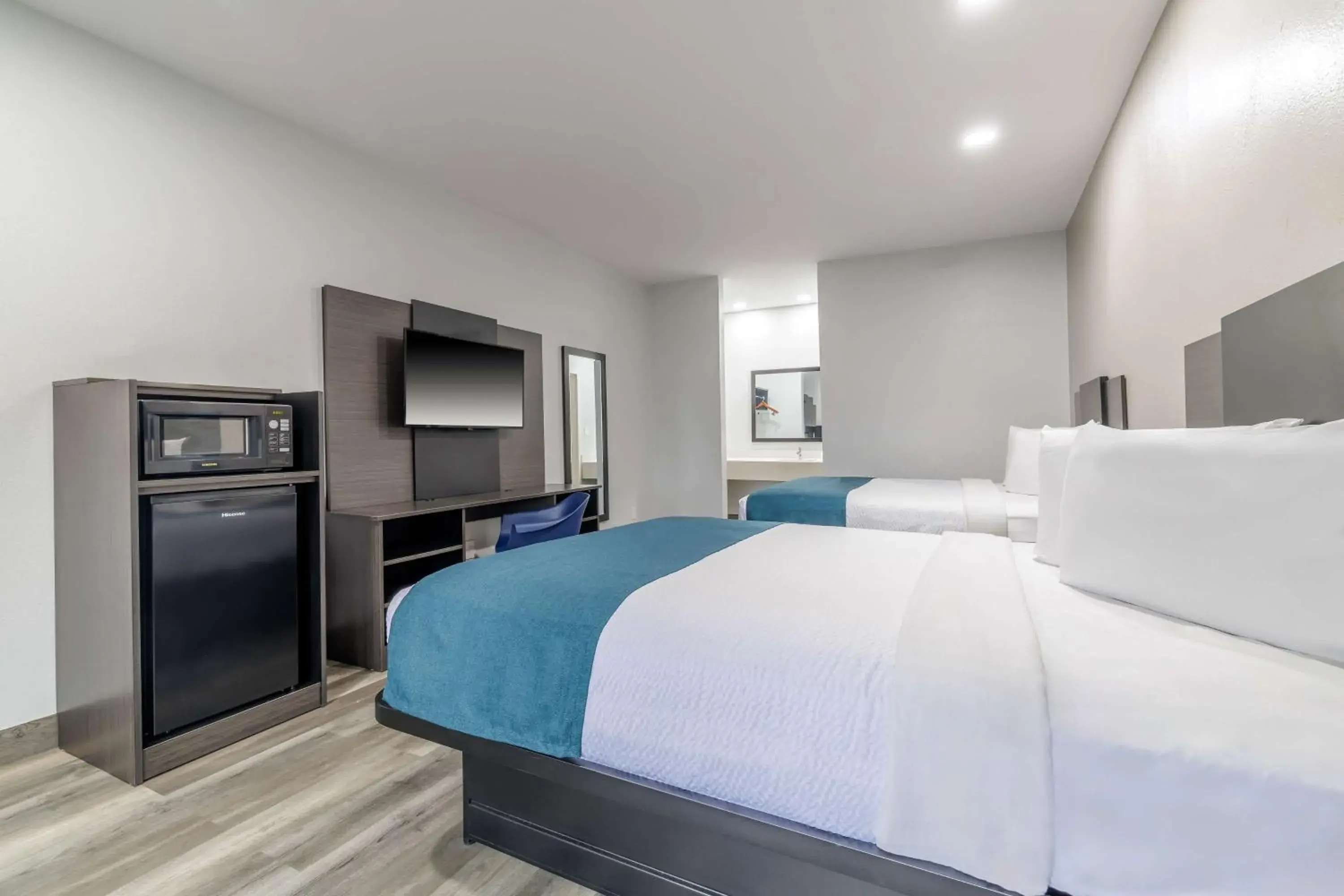 Deluxe Queen Room with Two Queen Beds - Non-Smoking in Motel 6-Brenham, TX Deluxe Queen Room with Two Queen Beds - Non-Smoking in Motel 6-Brenham, TX