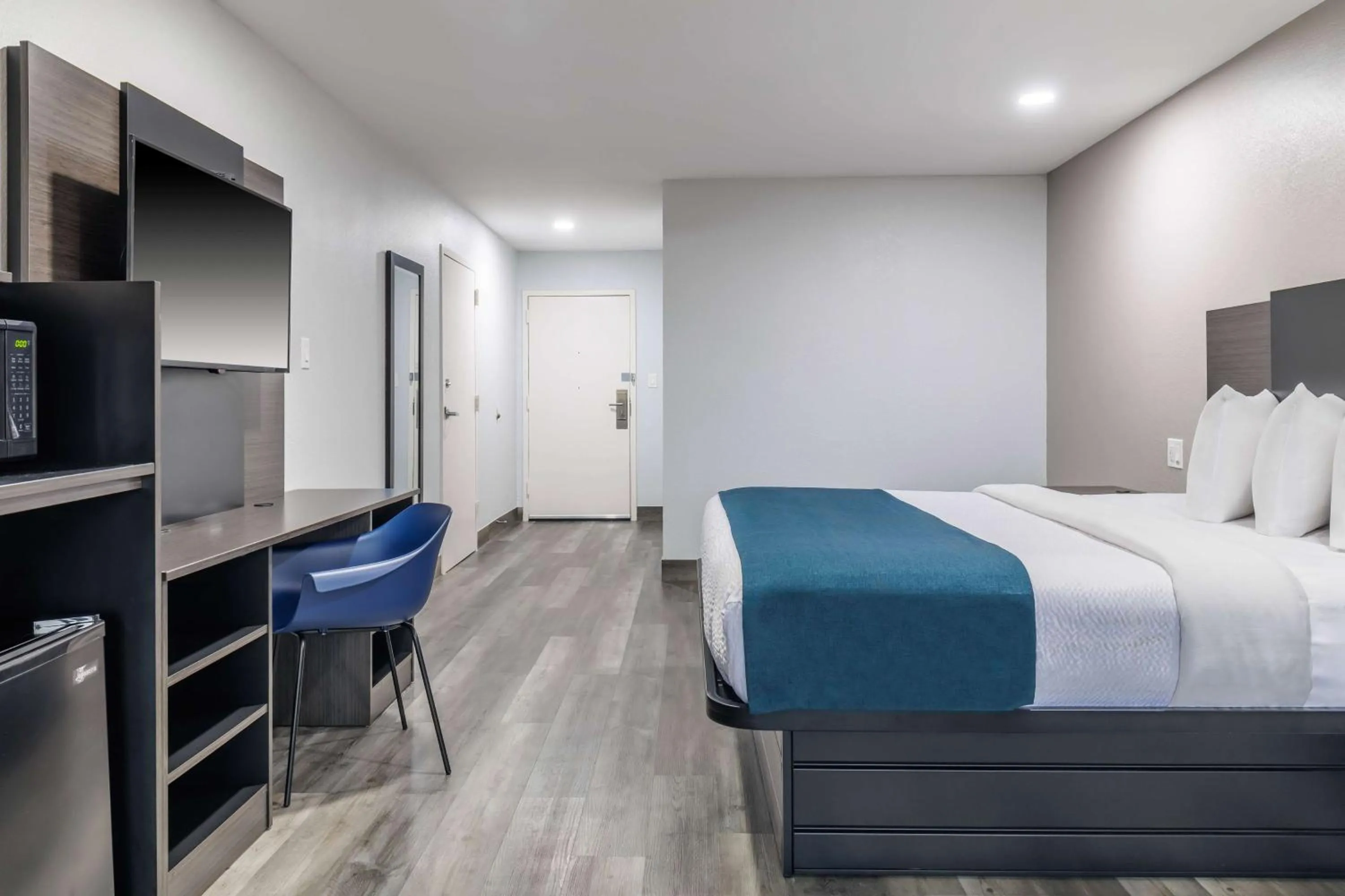 Bedroom, Bed in Motel 6-Brenham, TX