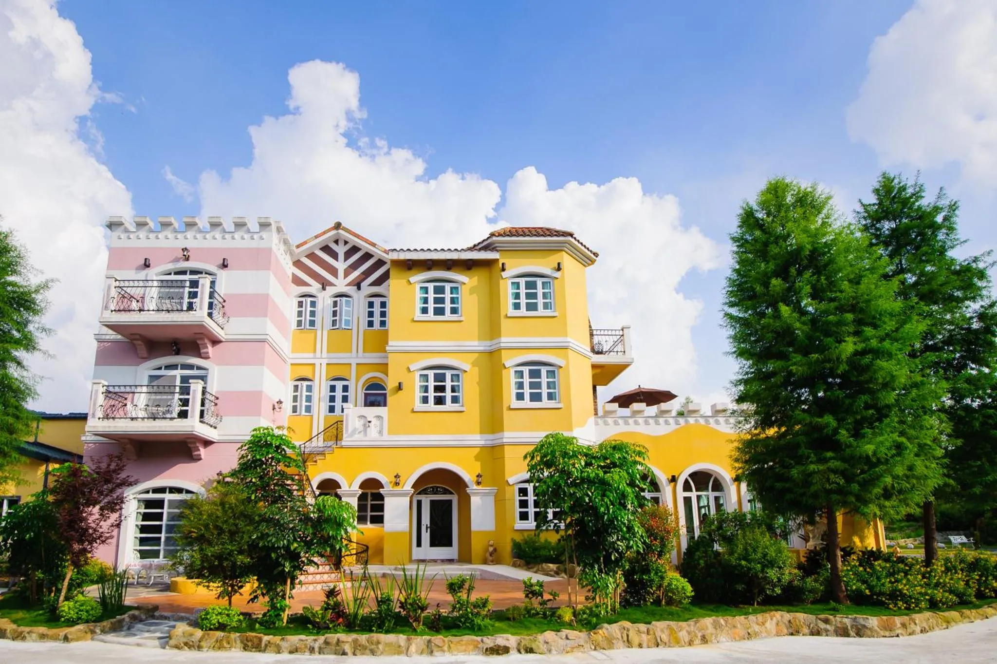 Property Building in Saint Paul Villa