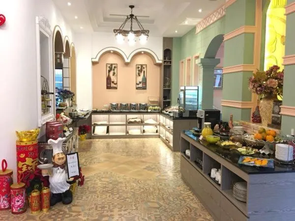 Breakfast in Saint Paul Villa