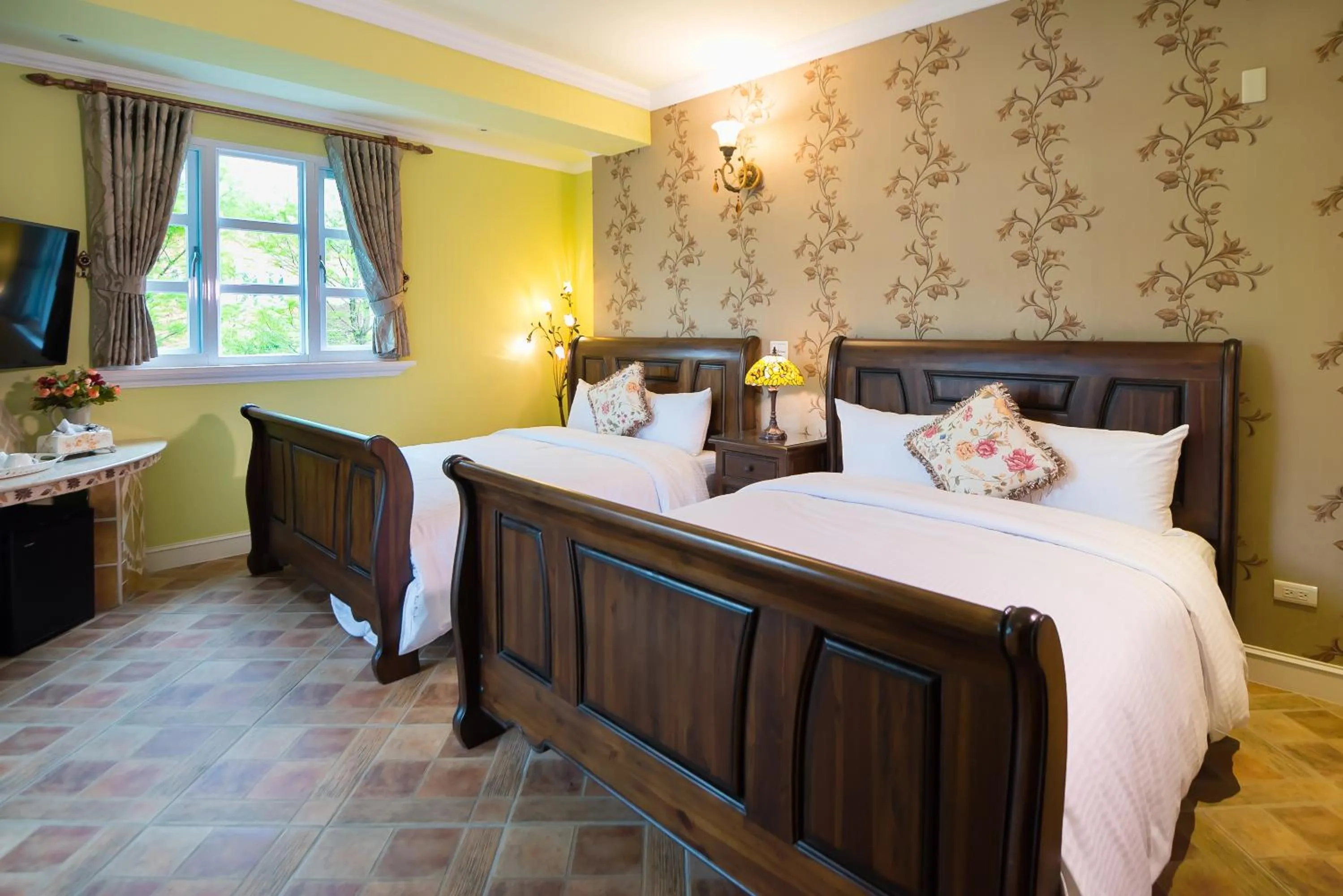 Bed in Saint Paul Villa