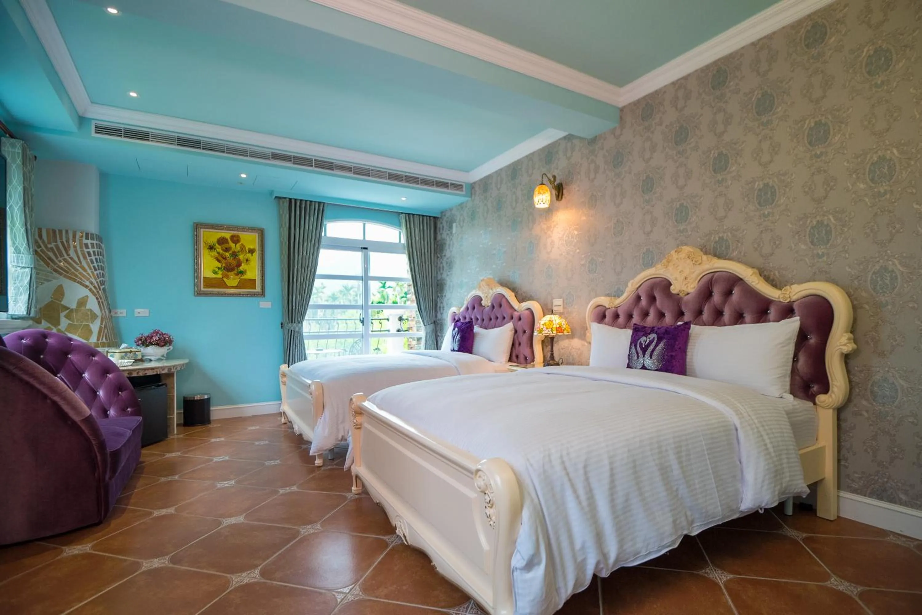 Bed in Saint Paul Villa