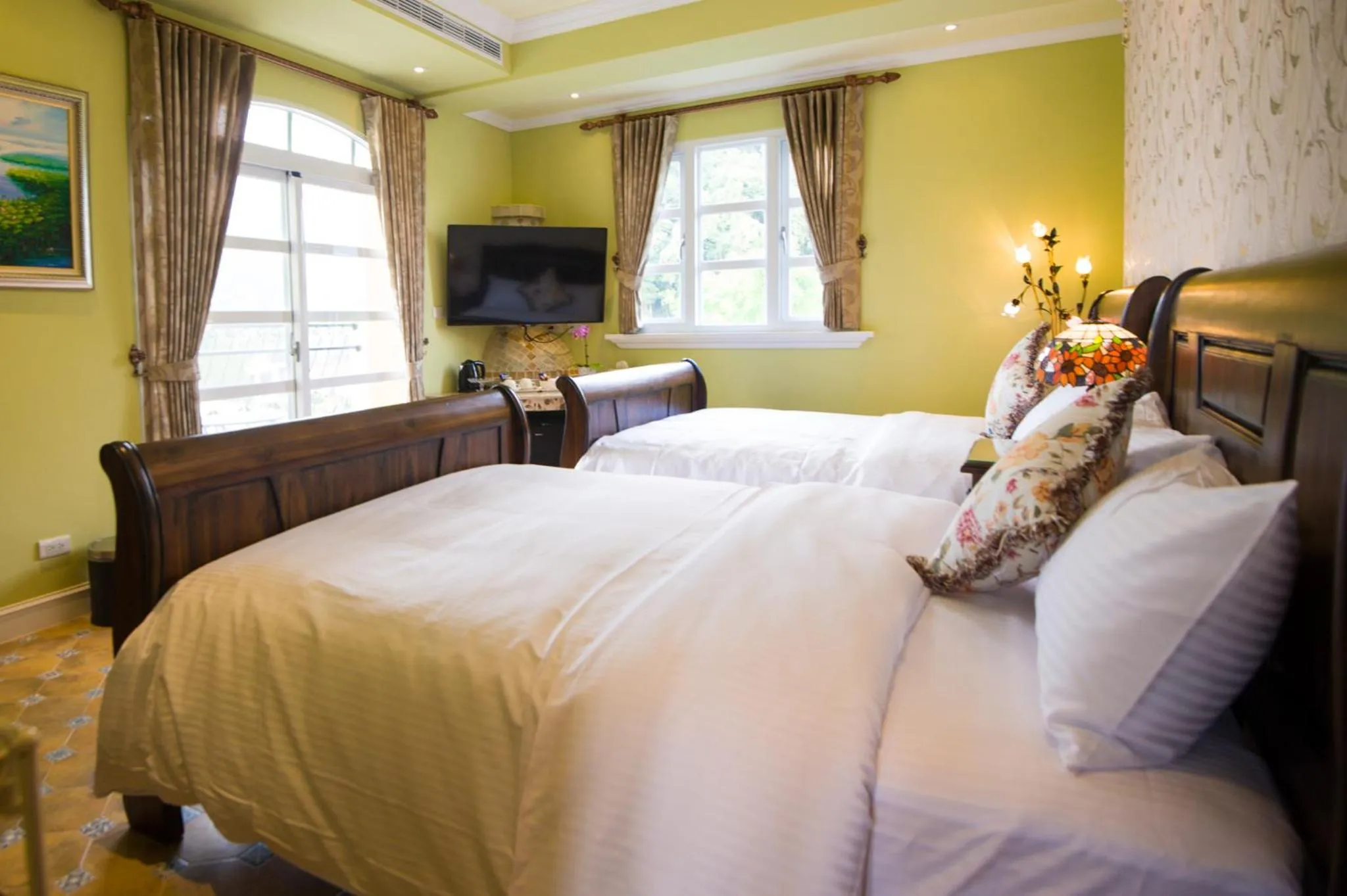 Property building, Room Photo in Saint Paul Villa