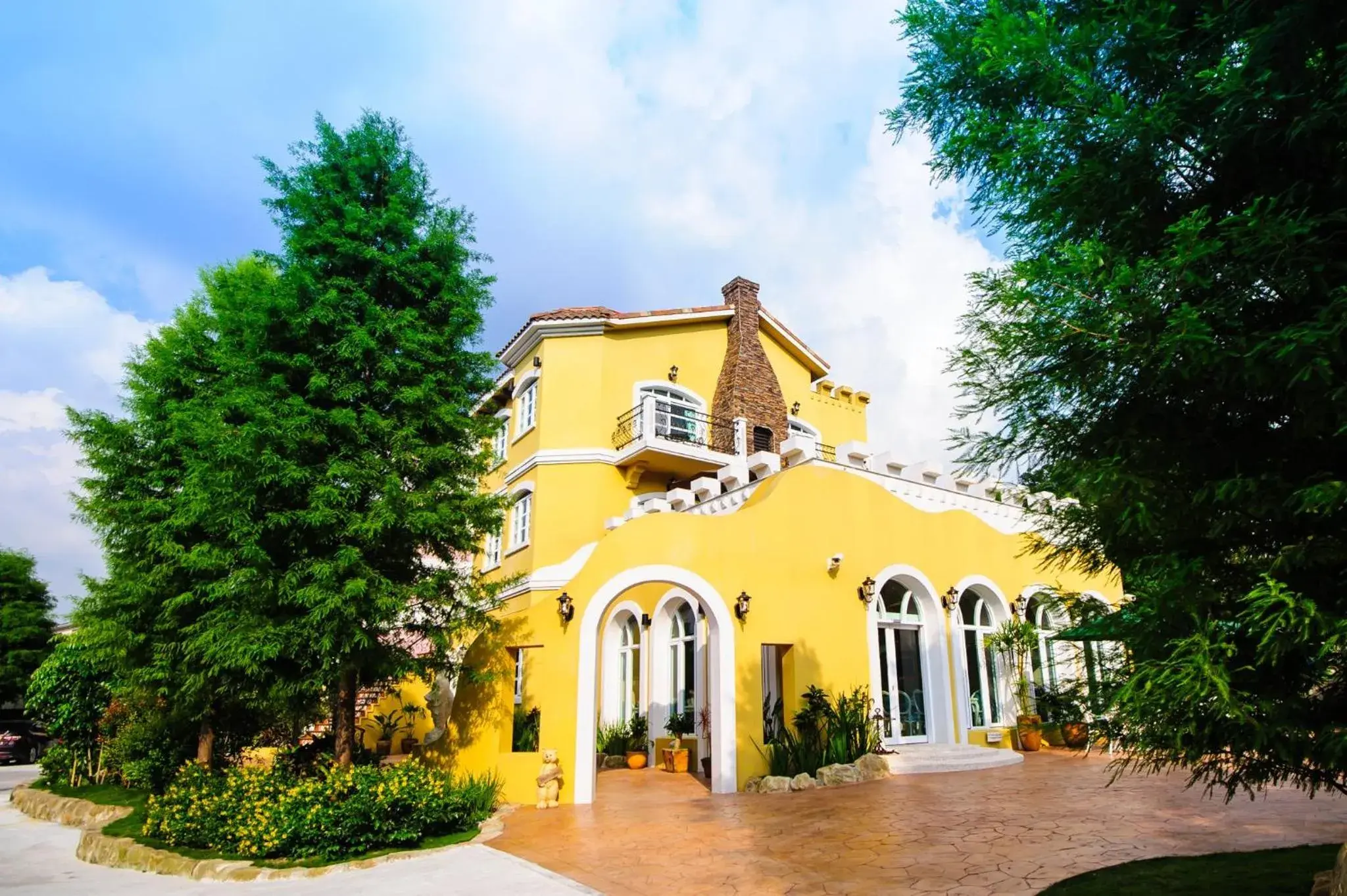 Property Building in Saint Paul Villa Property Building in Saint Paul Villa