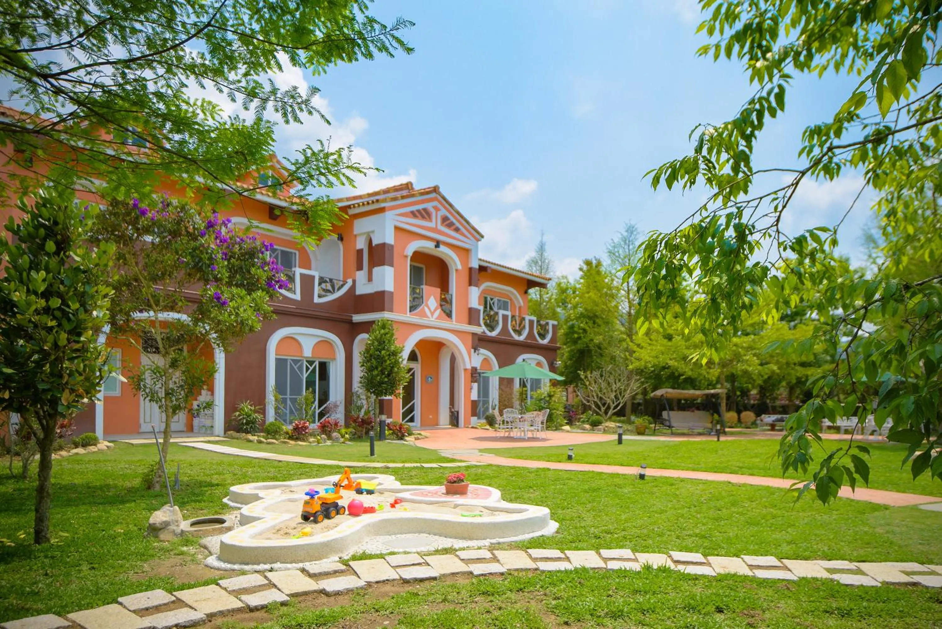 Property Building in Saint Paul Villa