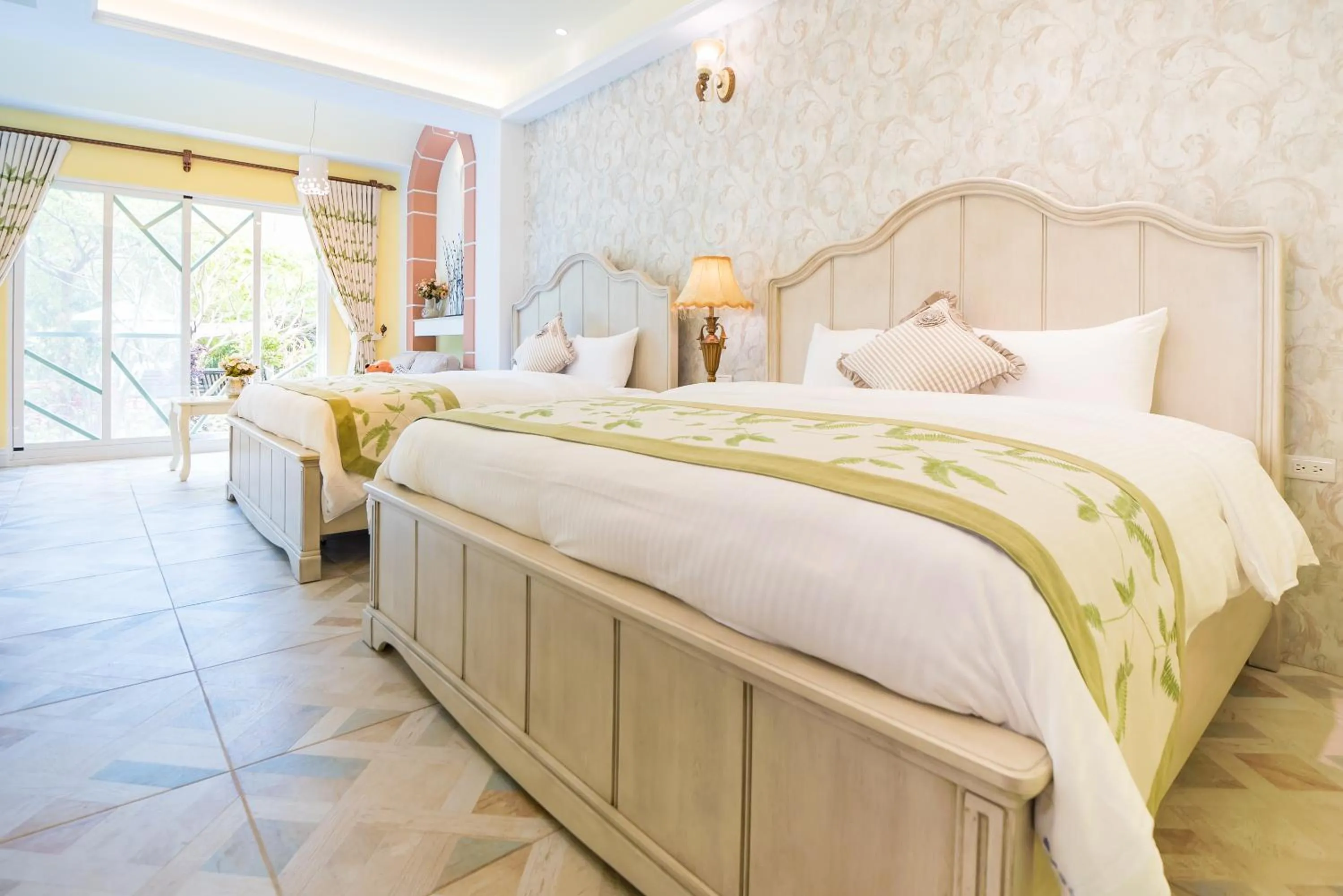 Bed in Saint Paul Villa