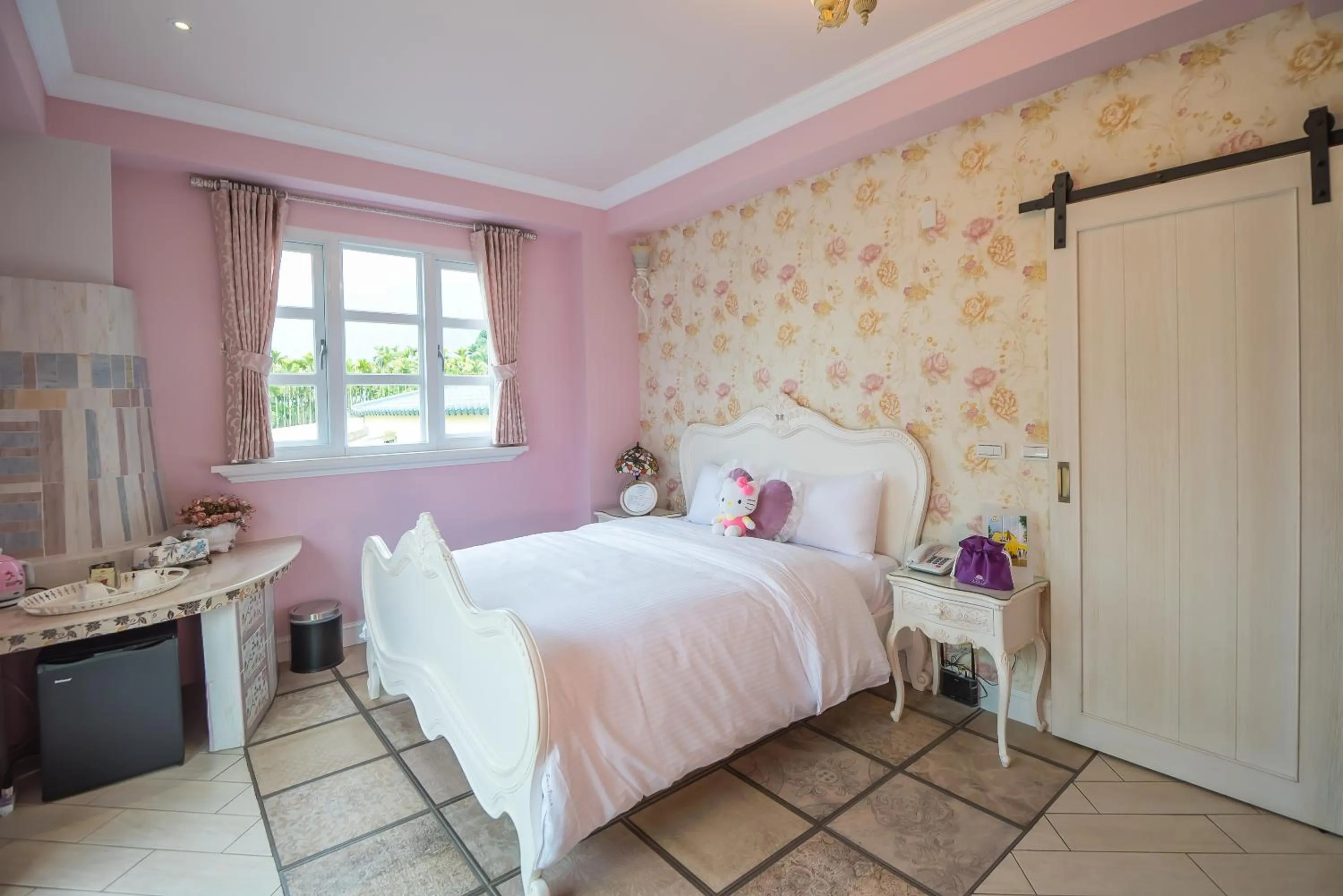 Bed in Saint Paul Villa