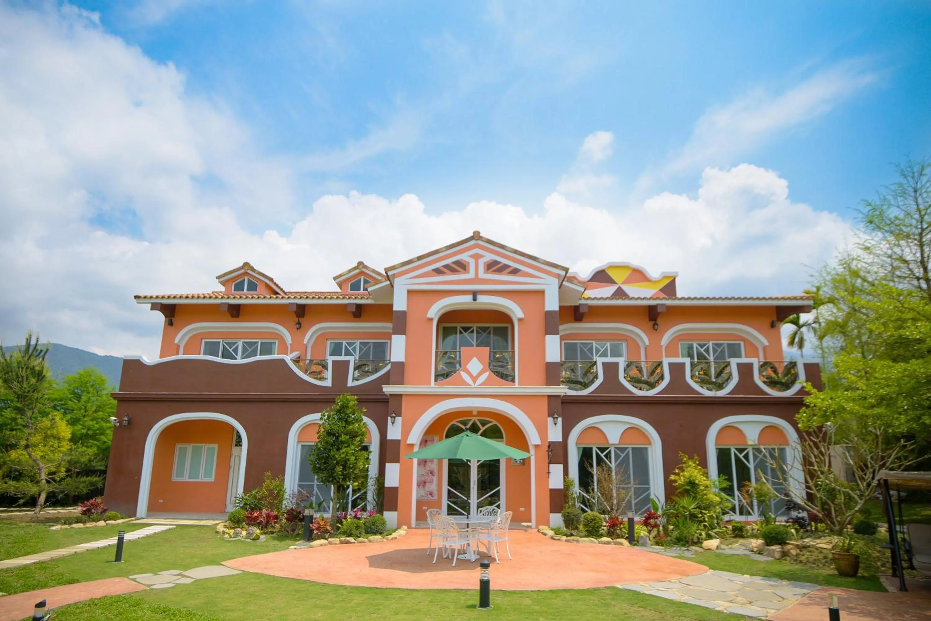 Property Building in Saint Paul Villa