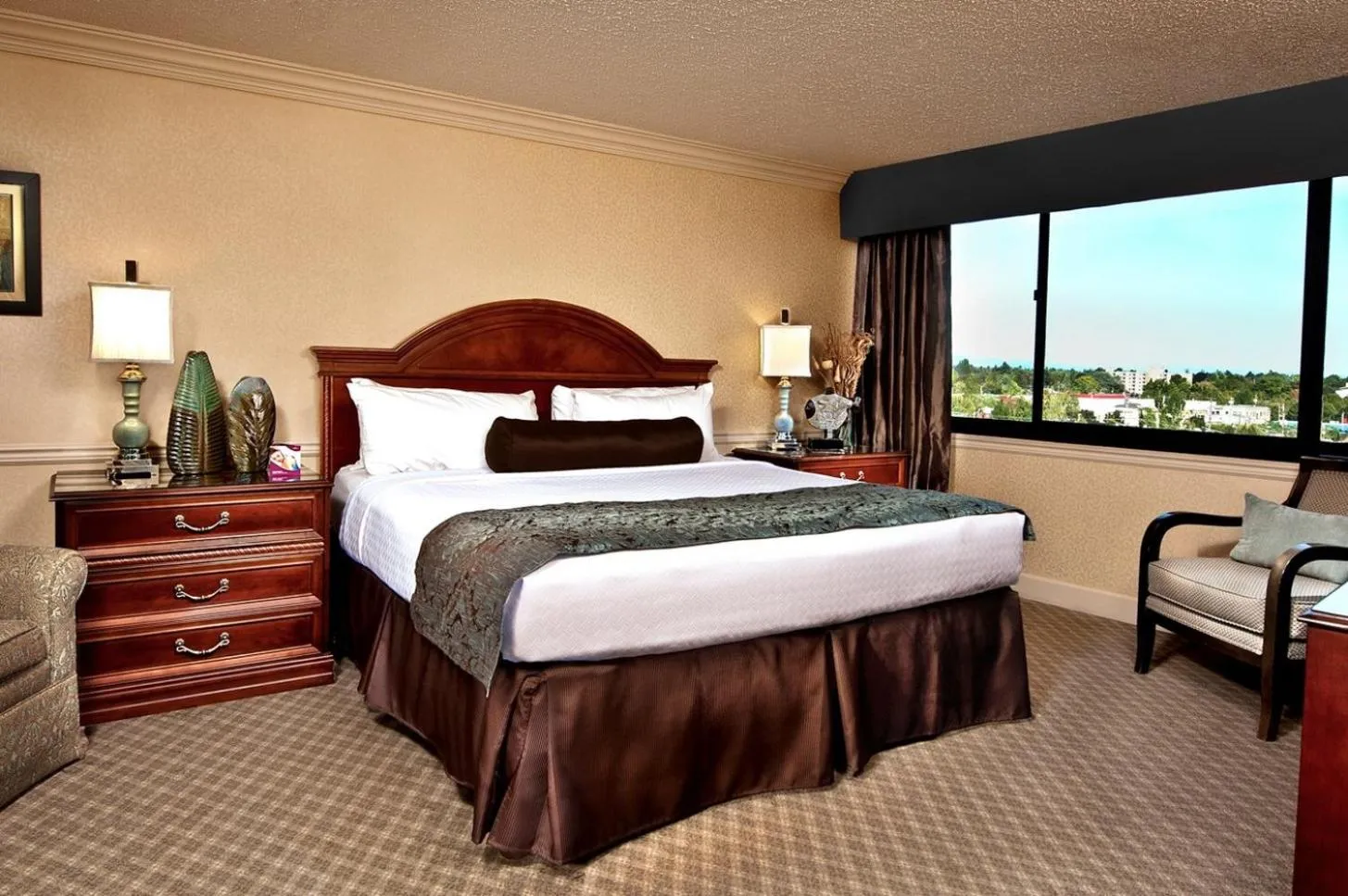 Photo of the whole room, Bed in Crowne Plaza Hotel Portland-Downtown Convention Center by IHG