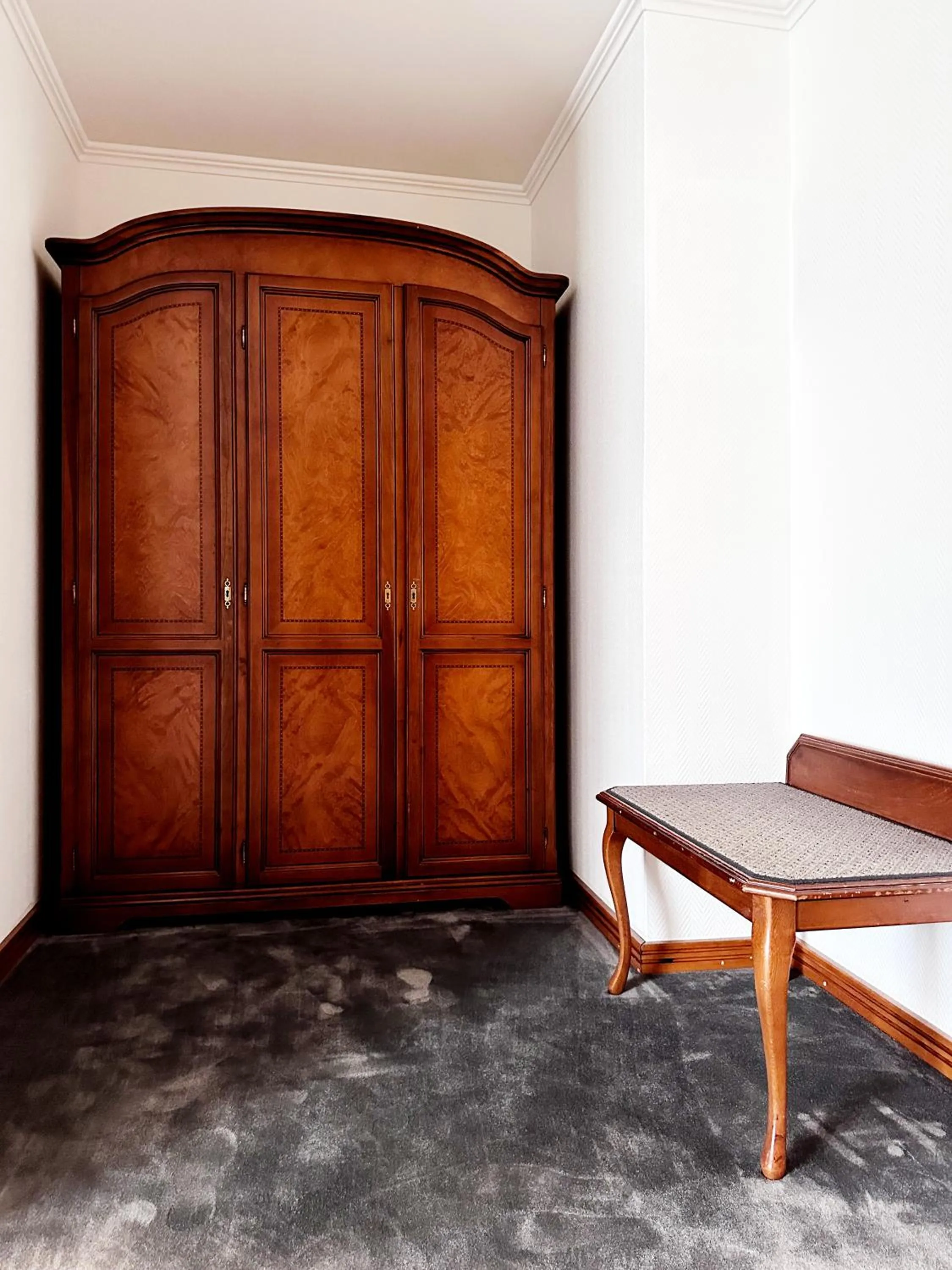 wardrobe in Hotel Szydłowski