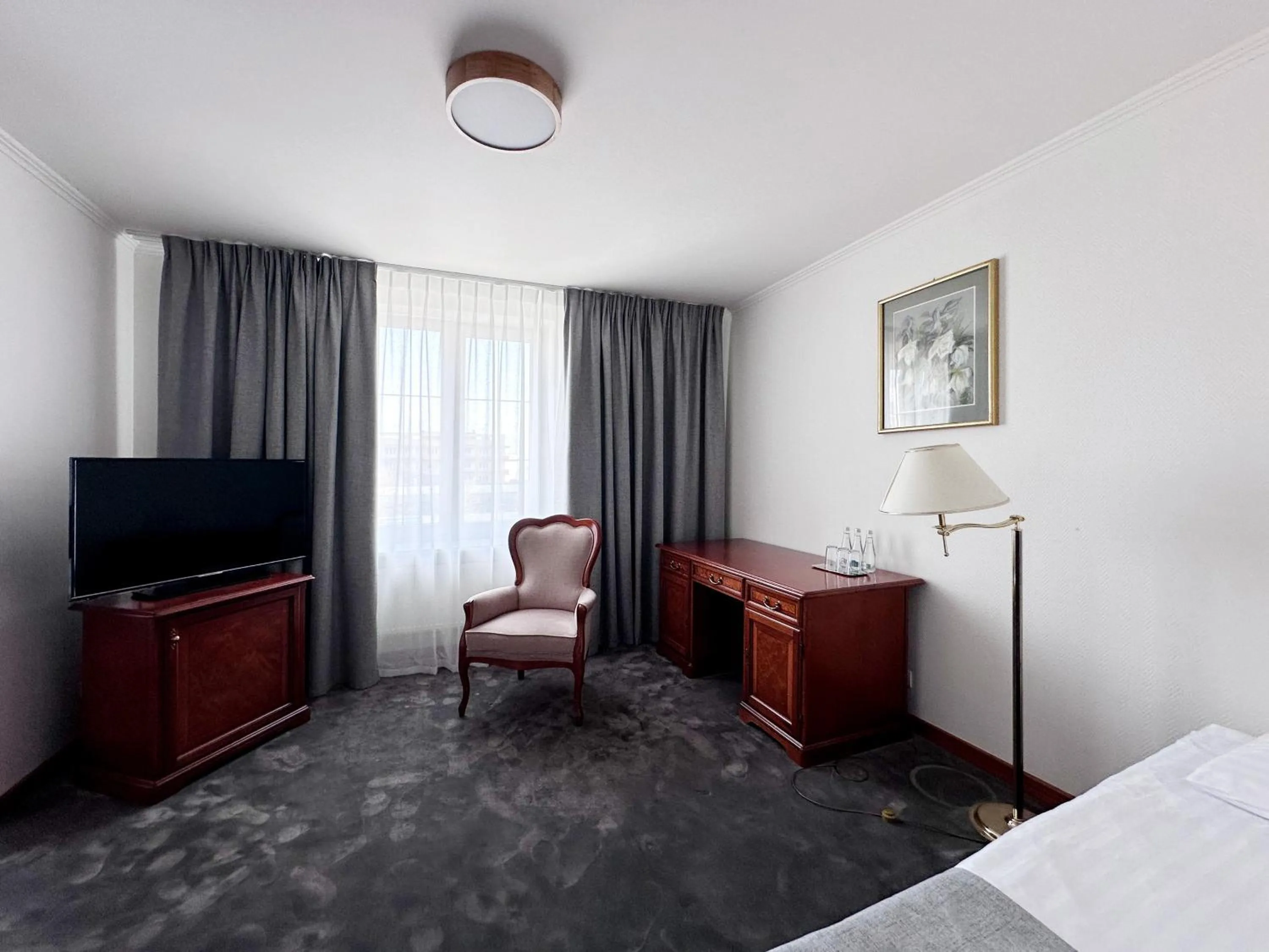 TV and multimedia, Bed in Hotel Szydłowski