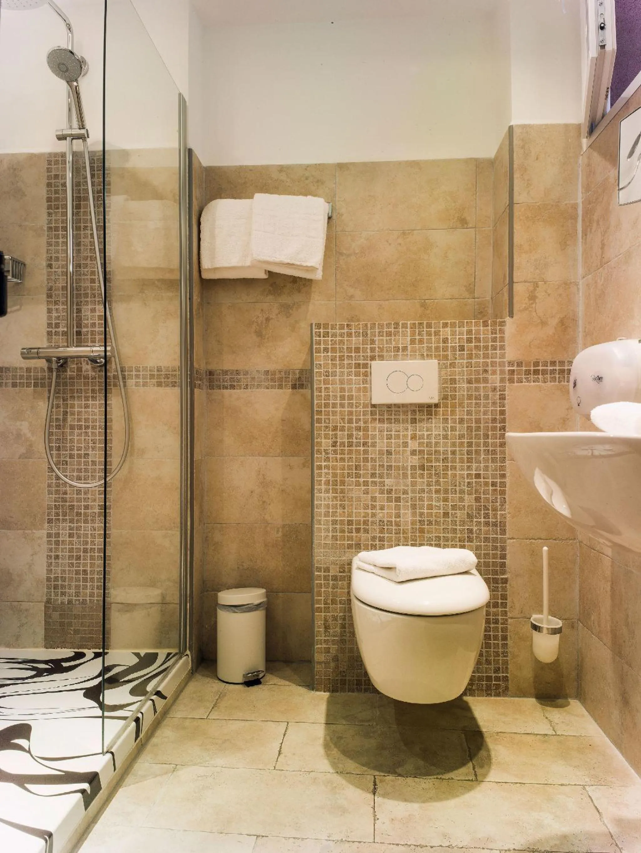 Bathroom in Holzer II