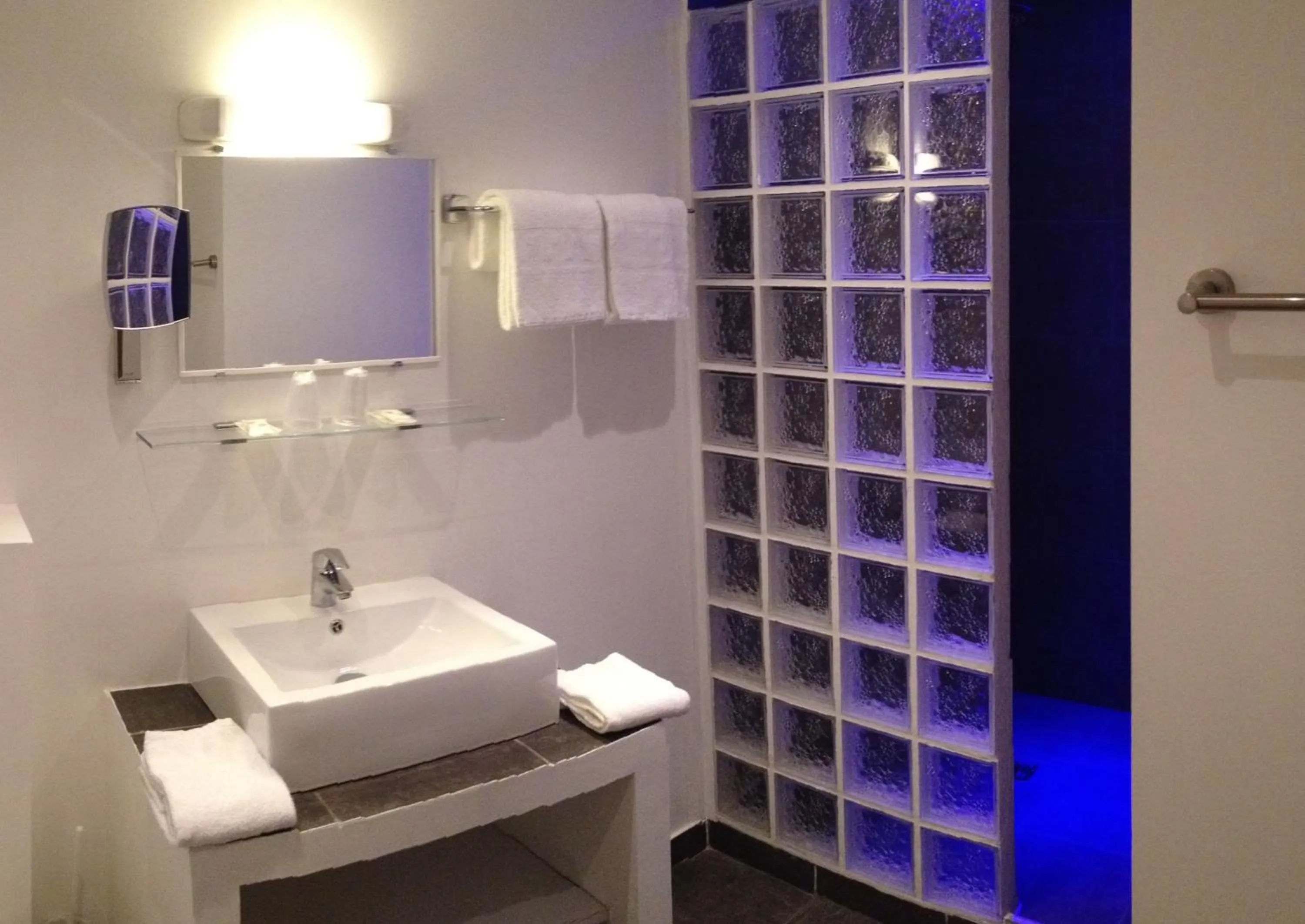 Bathroom in Holzer II