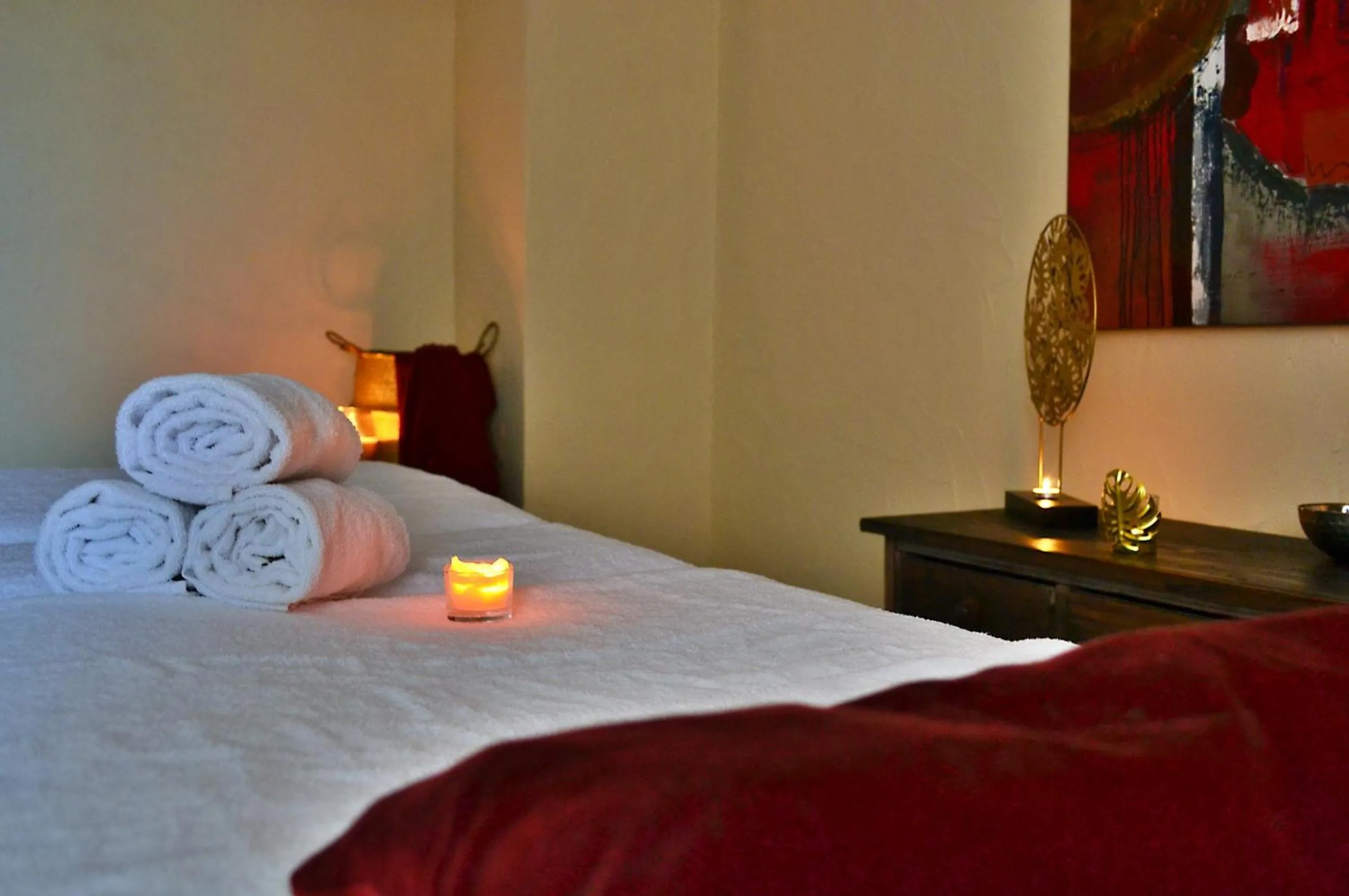 Massage, Bed in Logis Hôtel Le Calluna Restaurant La Flottille