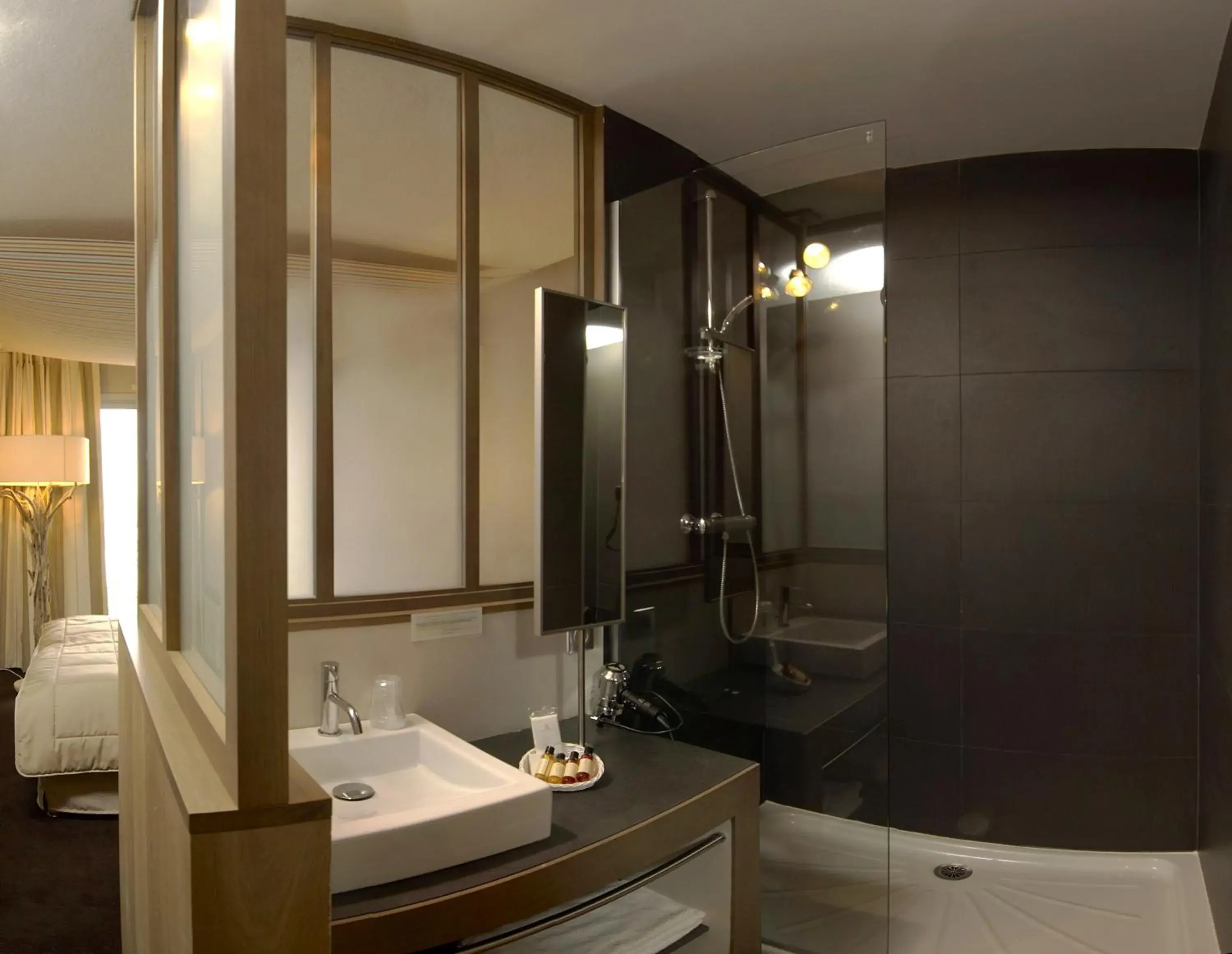 Superior Triple Room in Logis Hôtel Le Calluna Restaurant La Flottille Superior Triple Room in Logis Hôtel Le Calluna Restaurant La Flottille