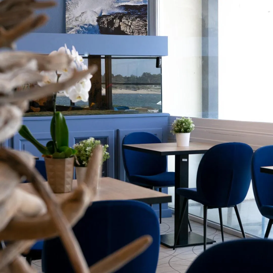 Restaurant/places to eat in Logis Hôtel Le Calluna Restaurant La Flottille