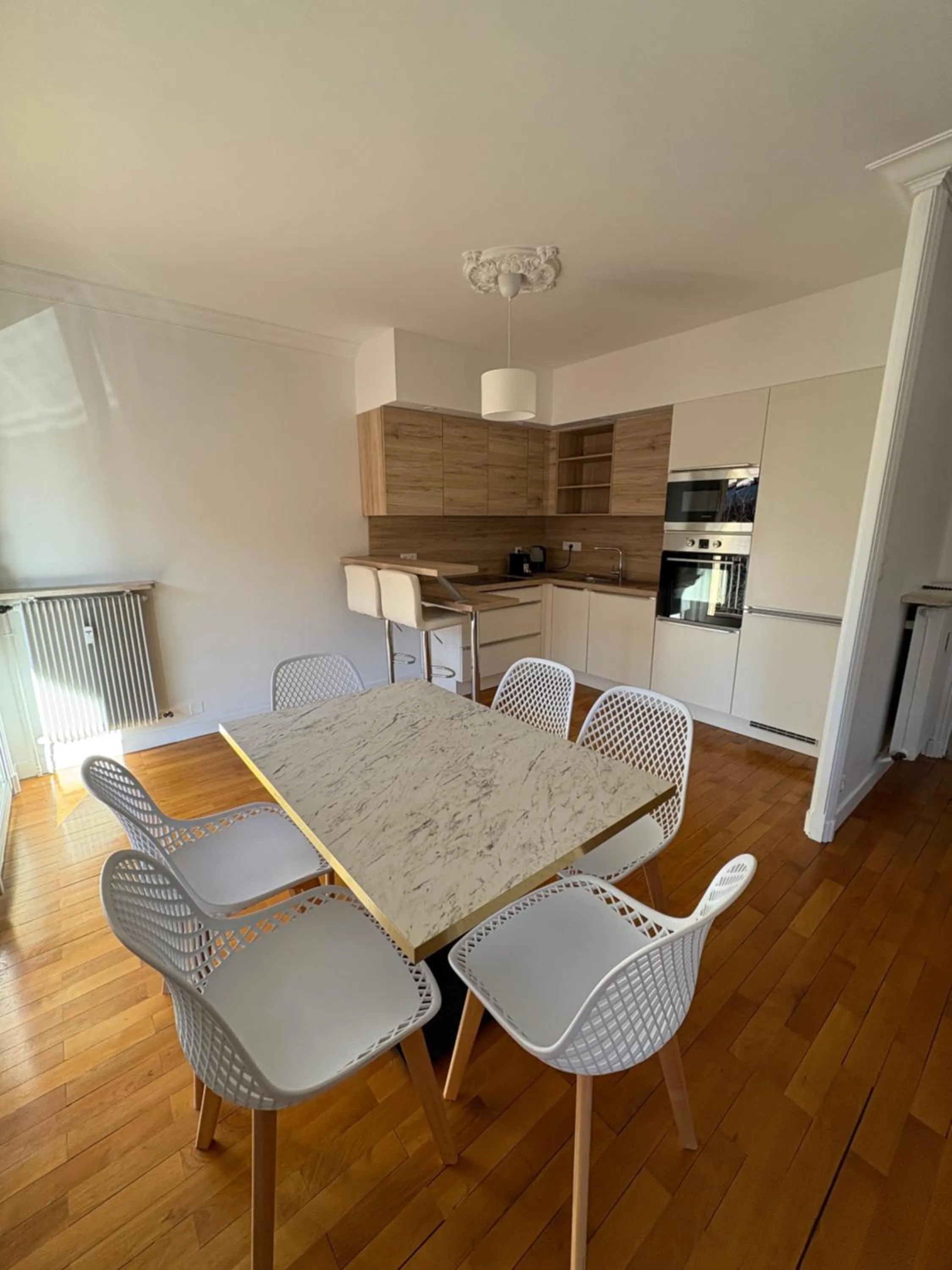 kitchen in Cit'hôtel Le Chris'tel hôtel et restaurant