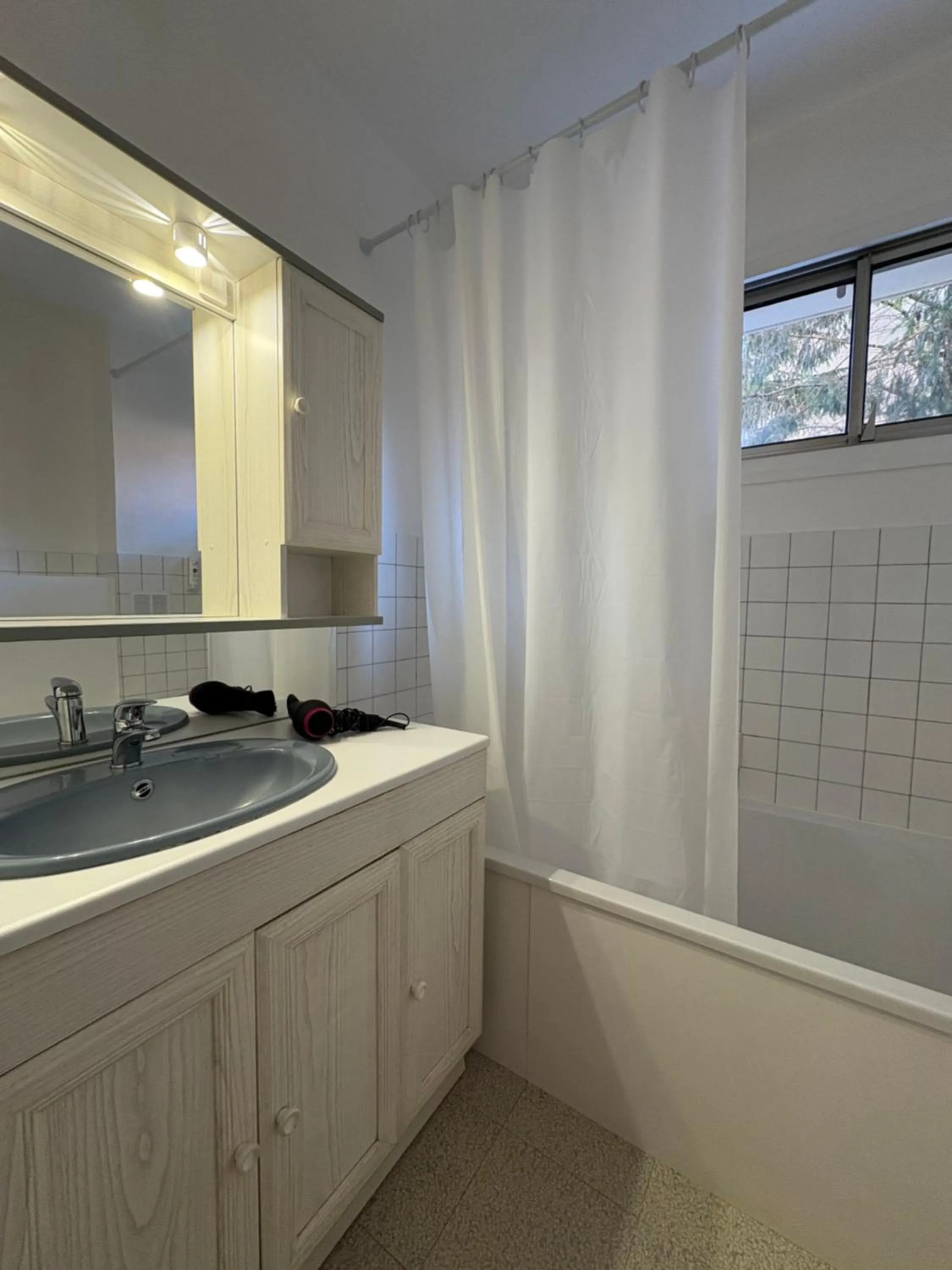 Bathroom in Cit'hôtel Le Chris'tel hôtel et restaurant