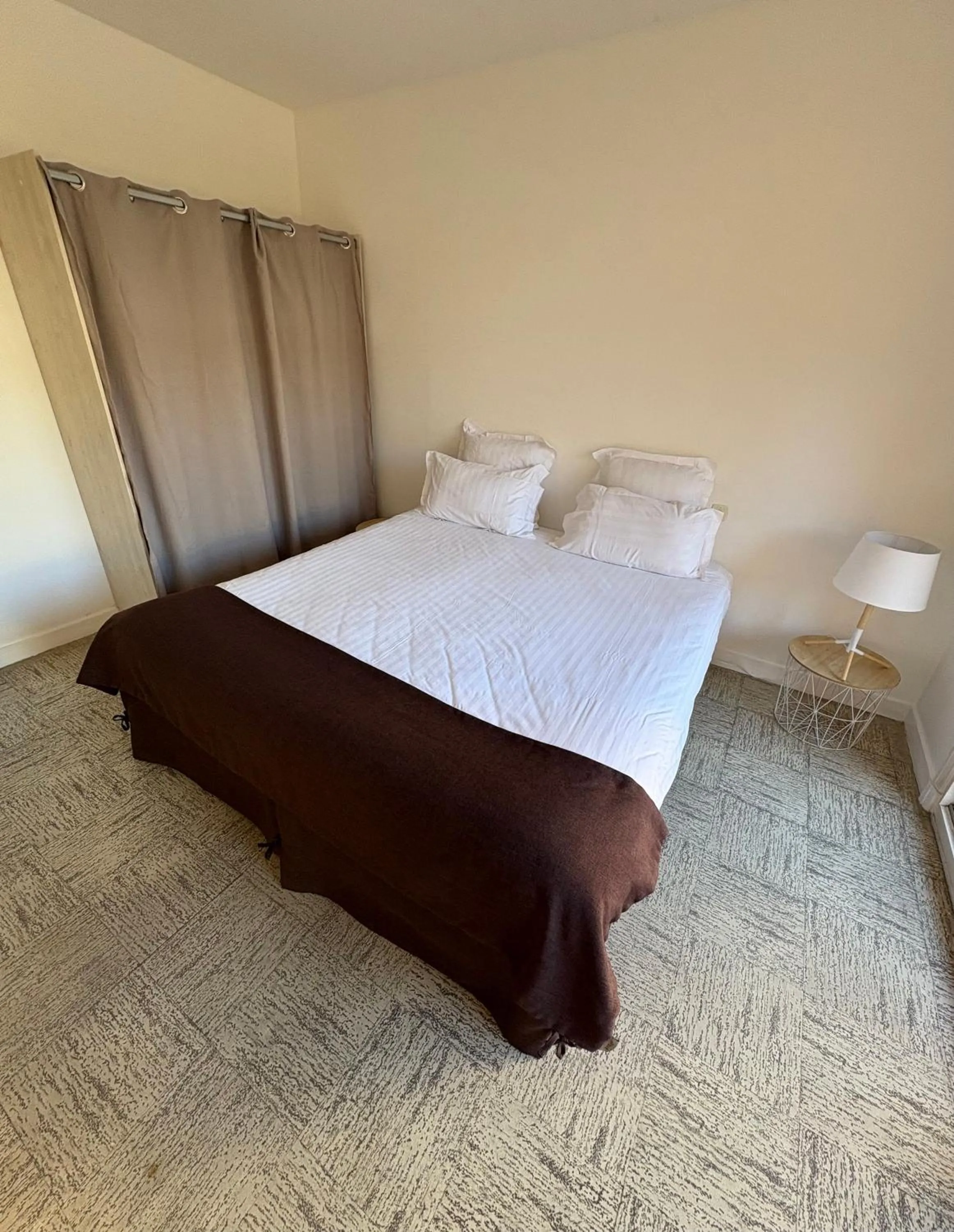 Bedroom, Bed in Cit'hôtel Le Chris'tel hôtel et restaurant