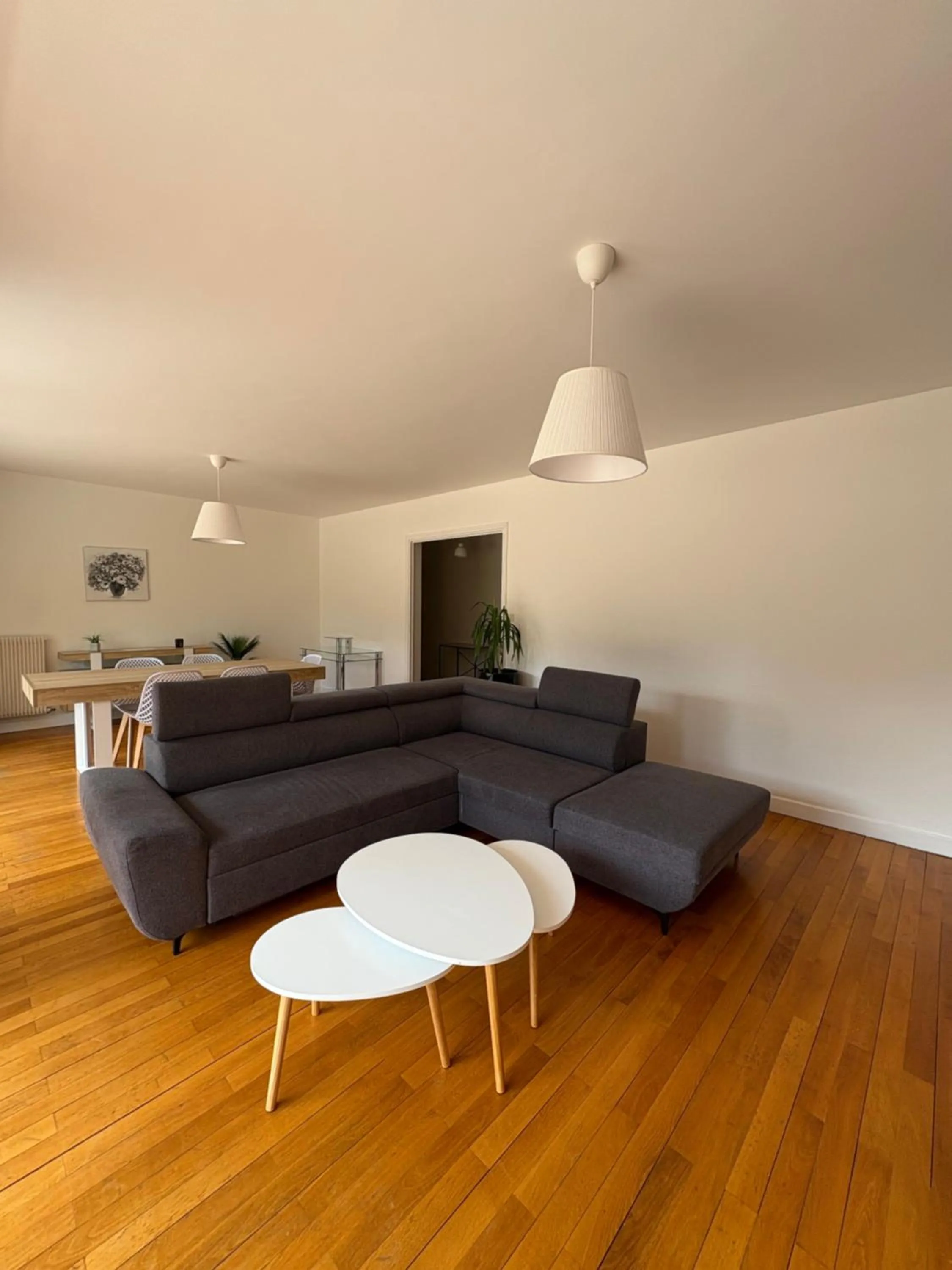 Seating area in Cit'hôtel Le Chris'tel hôtel et restaurant